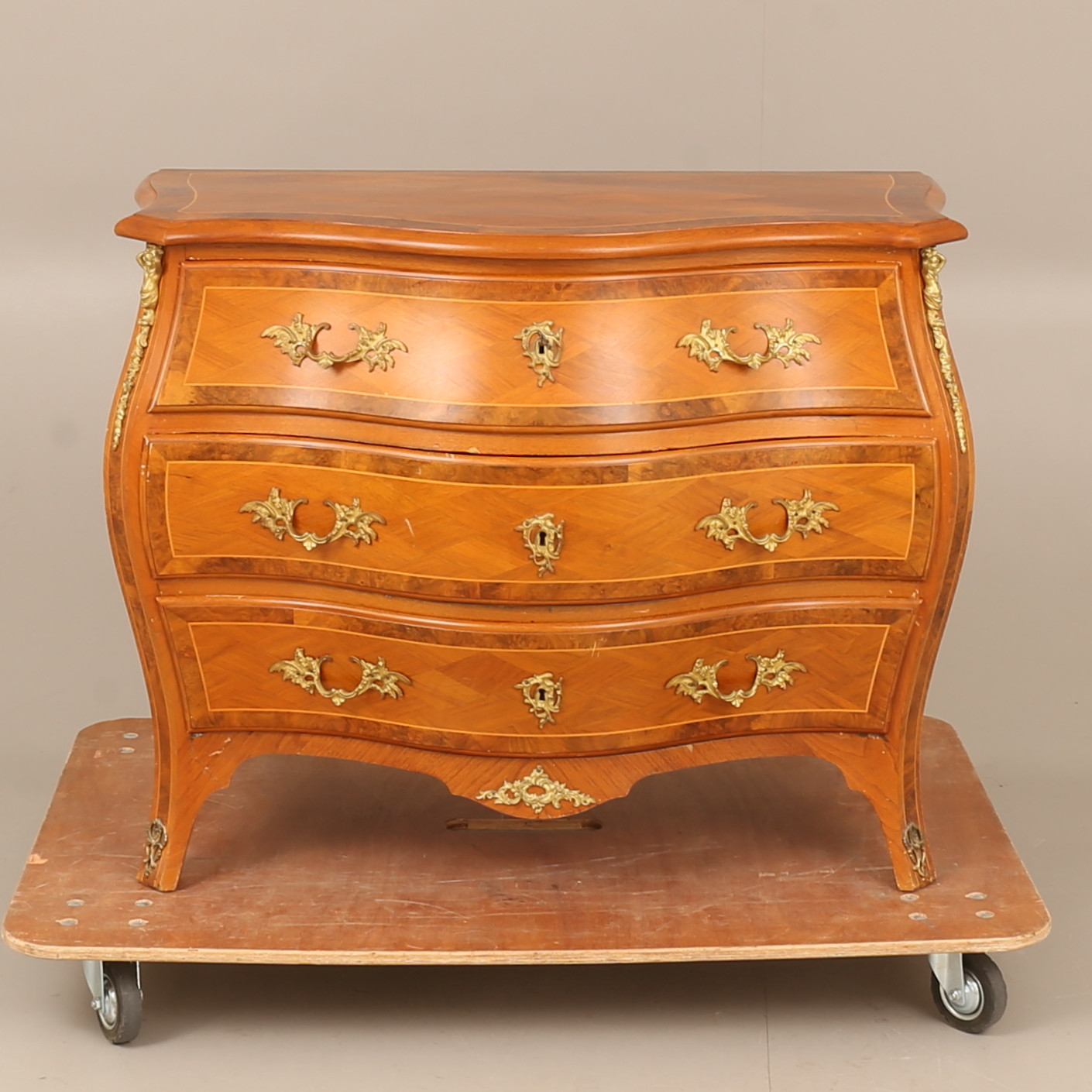 BYRÅ, rokokostil, tidigt 1900-tal.