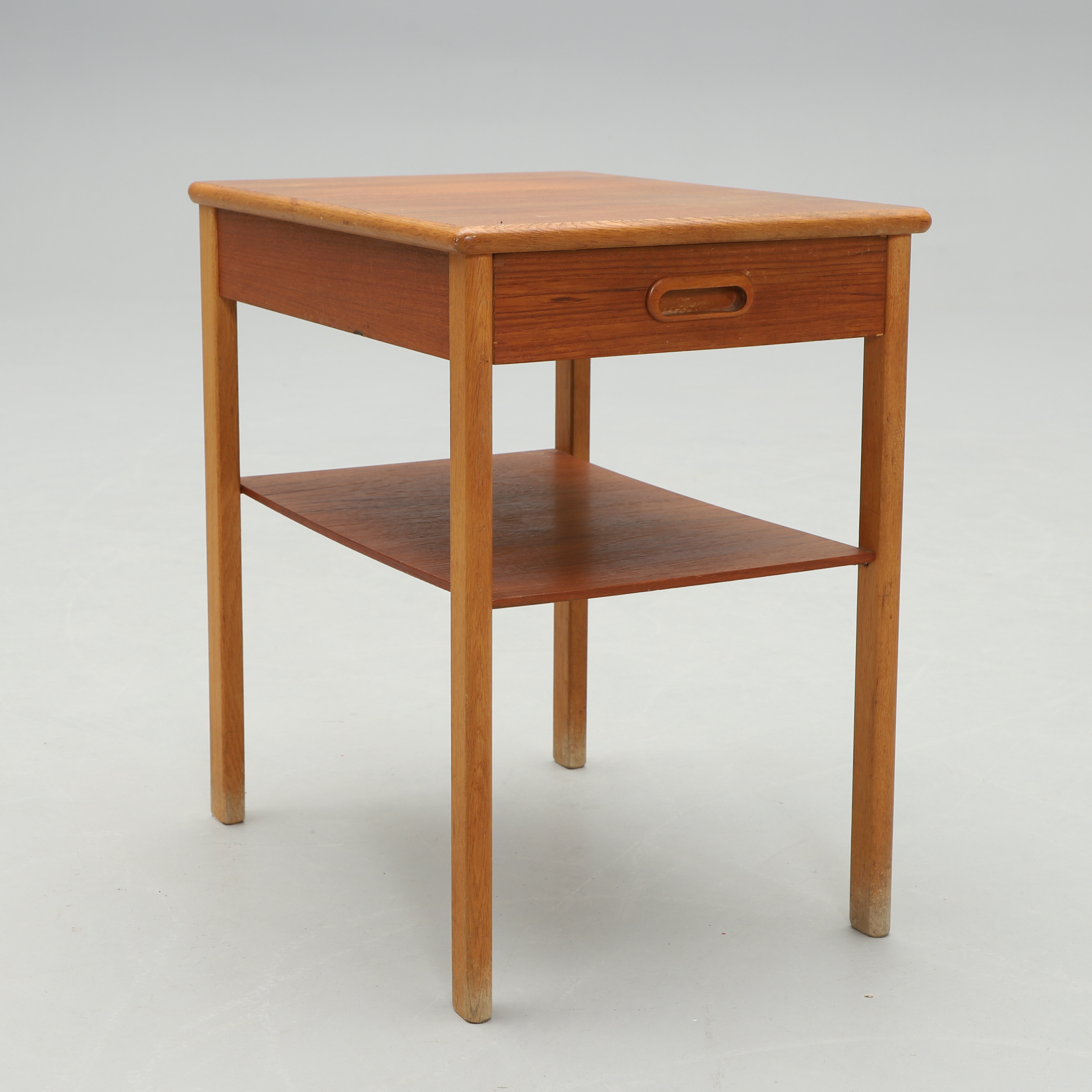 SÄNGBORD/SIDOBORD, teak, 1900-talets andra hälft.