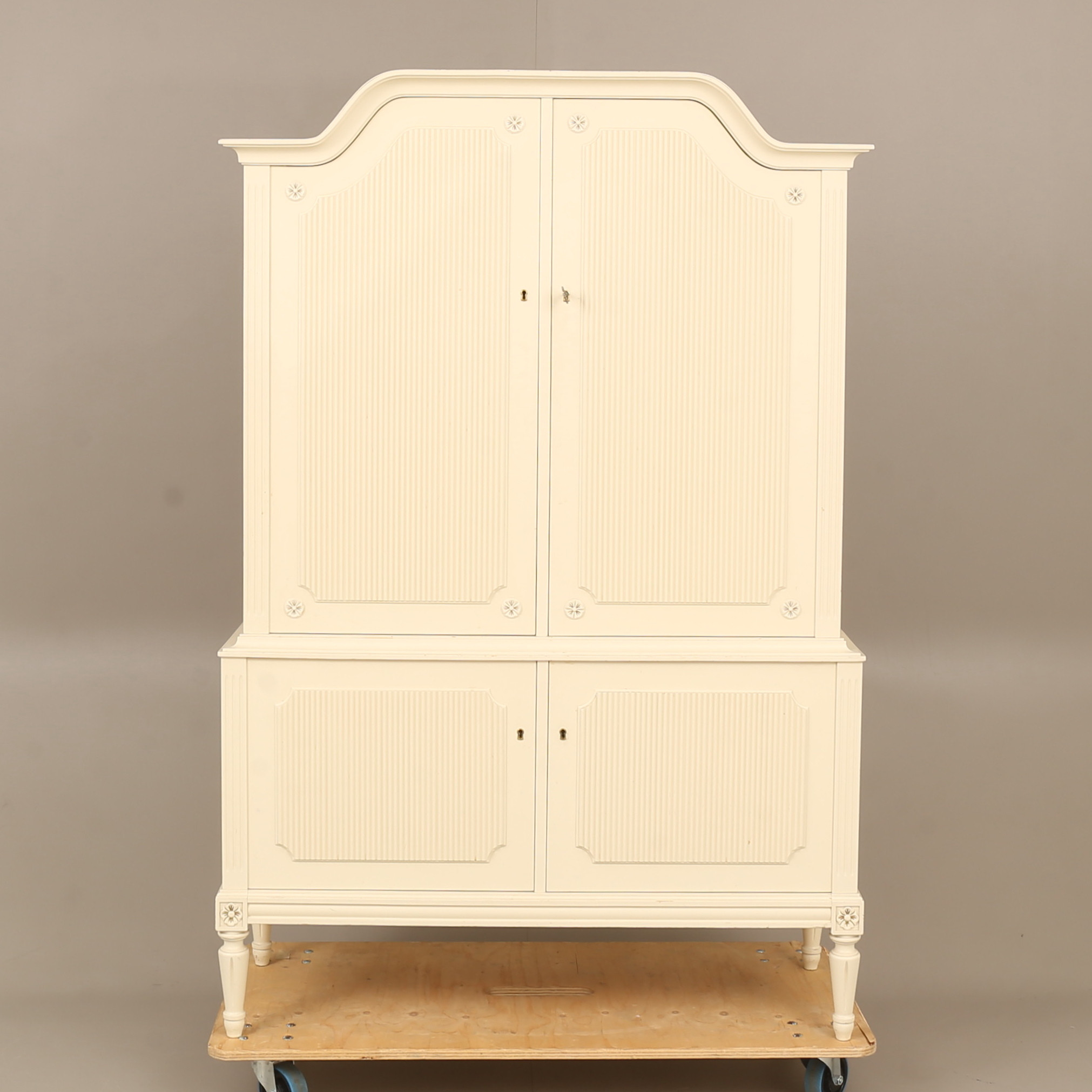 SKÅP, gustaviansk stil, 1900-tal.