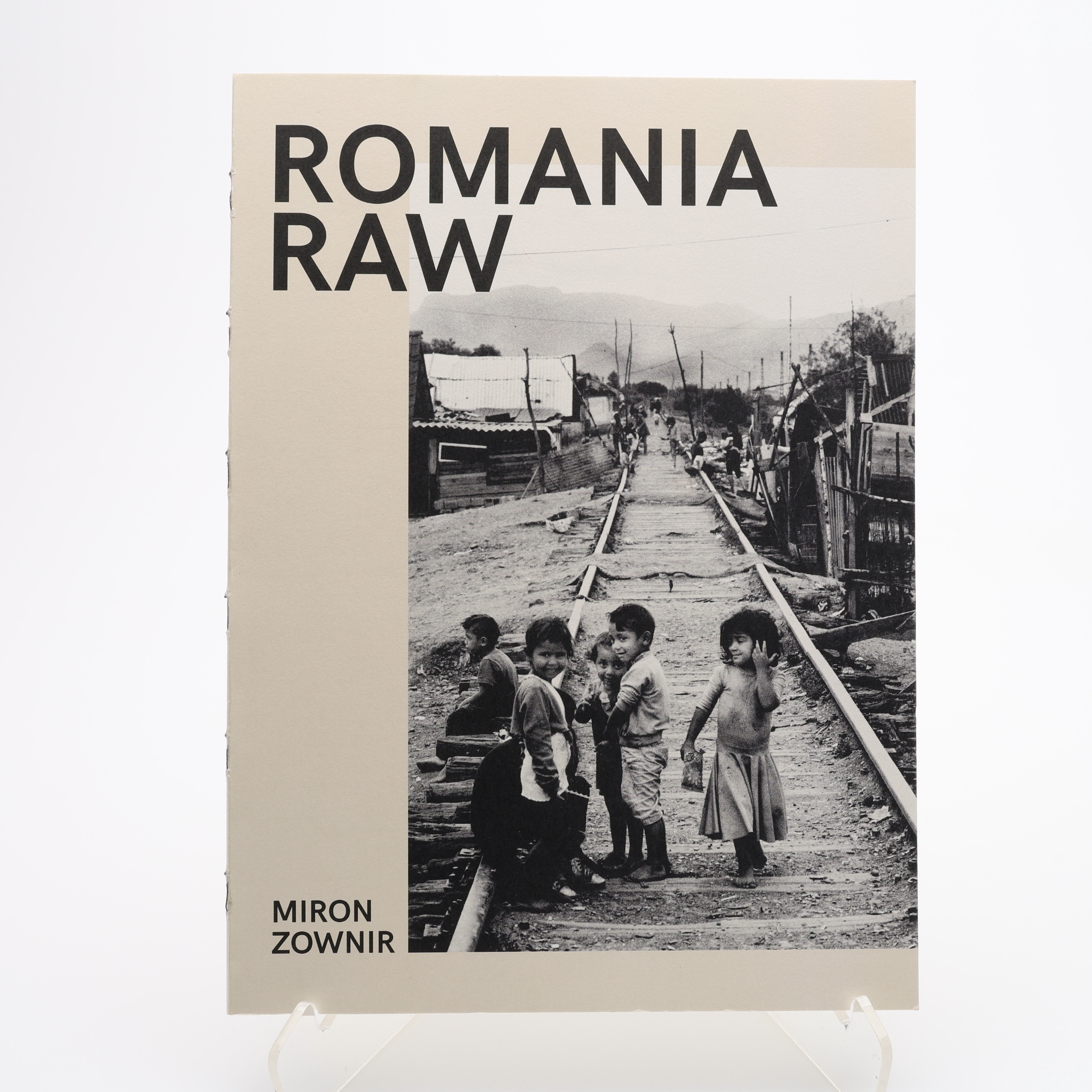 FOTO. DEN TYSK-UKRAINSKE FOTOGRAFEN MIRON ZOWNIRS "ROMANIA RAW" I BEGRÄNSAD UPPLAGA - SIGNERAD.