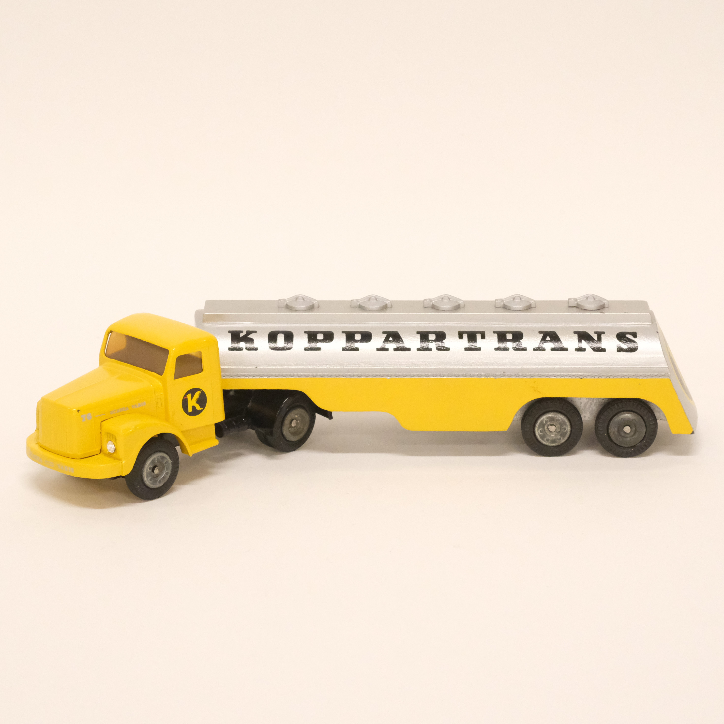 TEKNO. MODELLBIL. SCANIA TANKBIL 76 MED KOPPARTRANS-REKLAM. N:O 434. DANMARK.