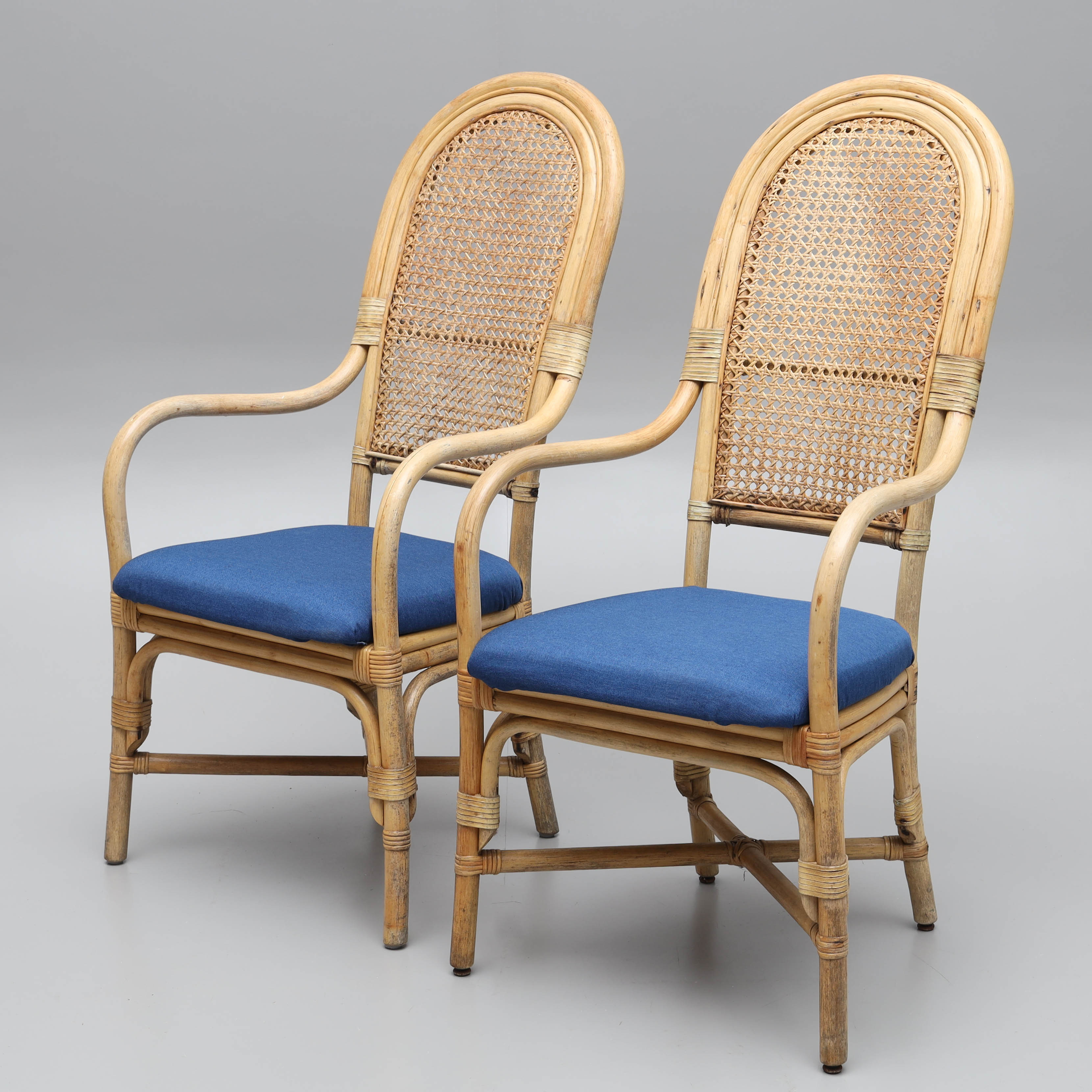 STOLAR, ett par, rotting & bambu, klädd sits, 1900-tal.