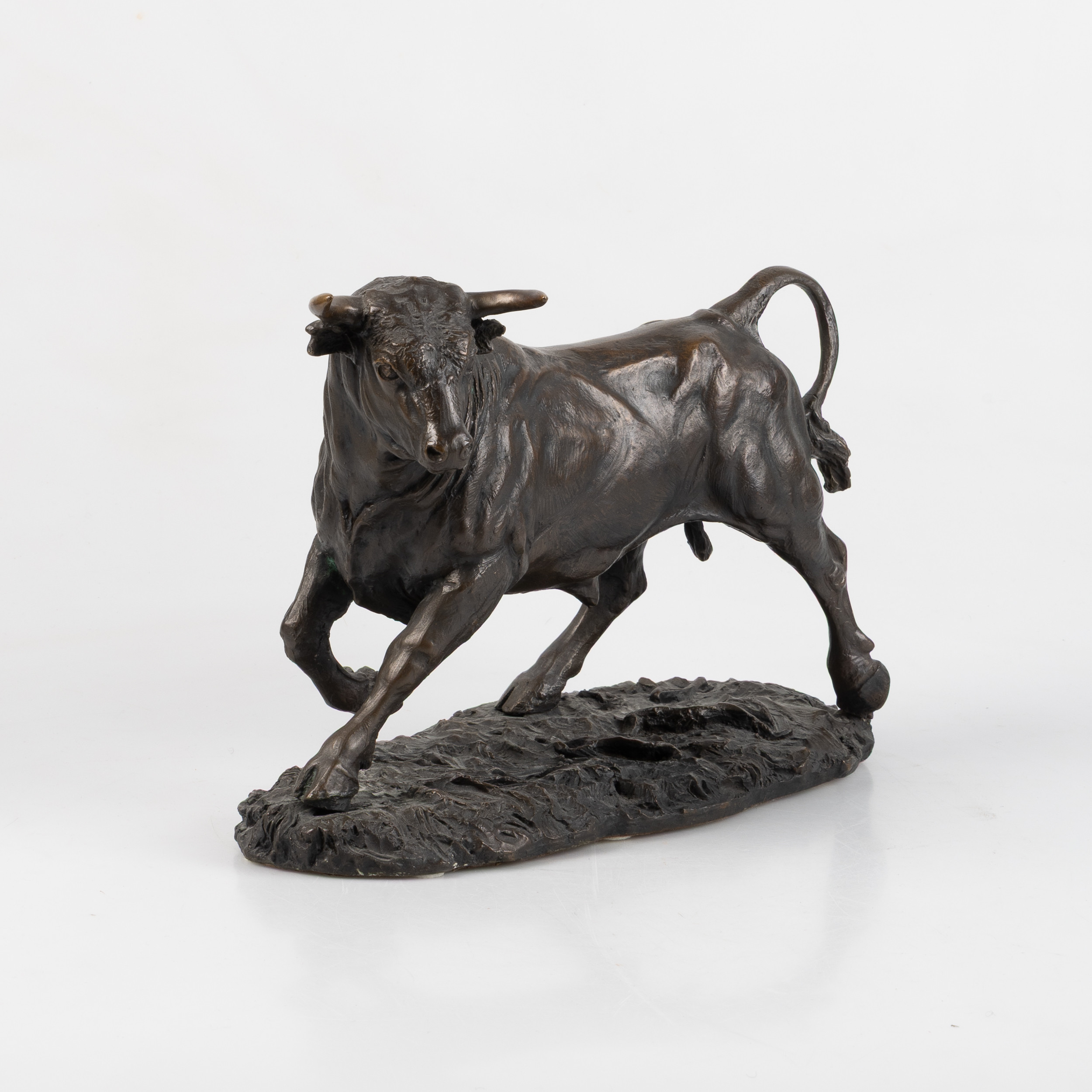 SKULPTUR, tjur, bronspatinerad metall, 1900-tal.