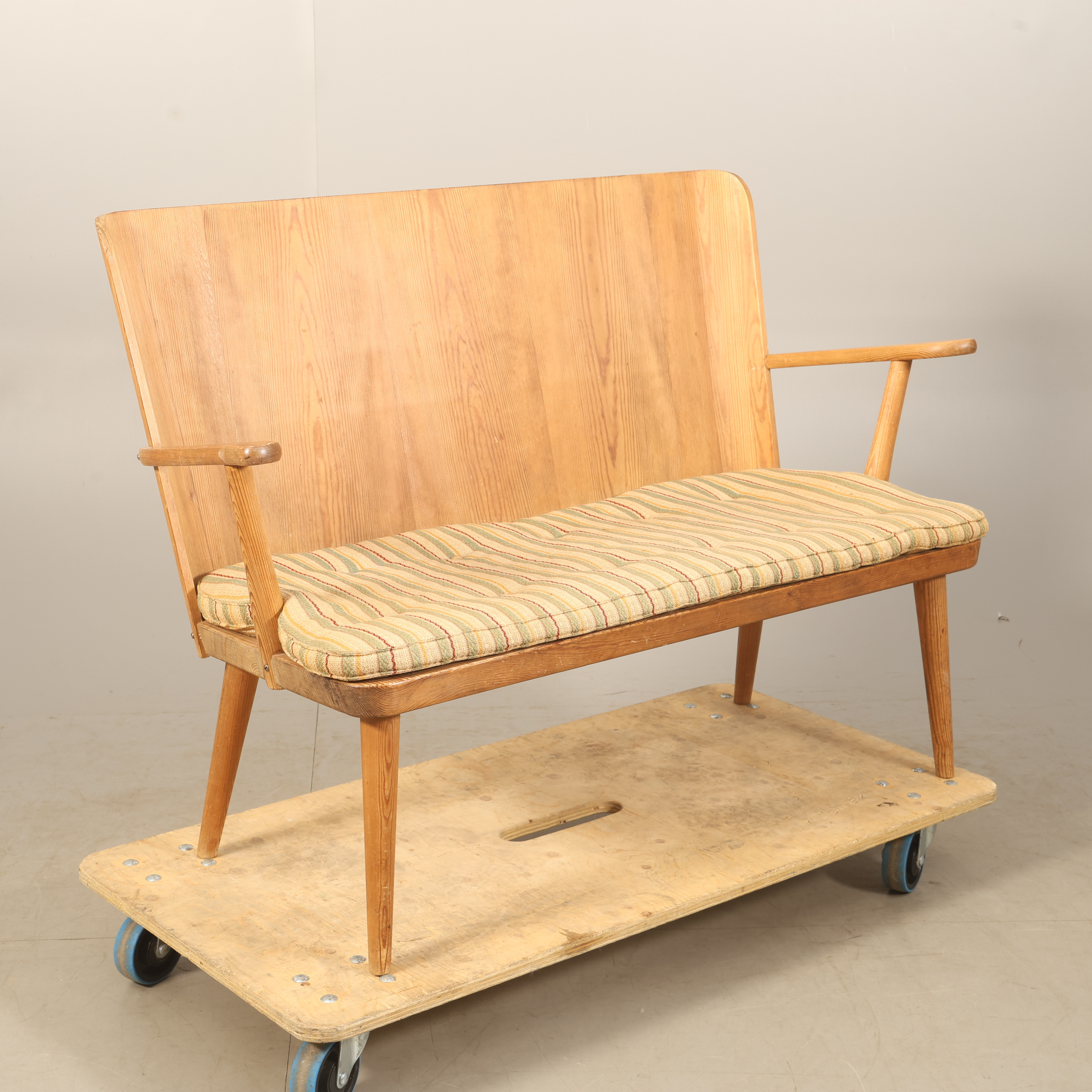 GÖRAN MALMVALL. Soffa, Svensk Fur, 1940-tal.