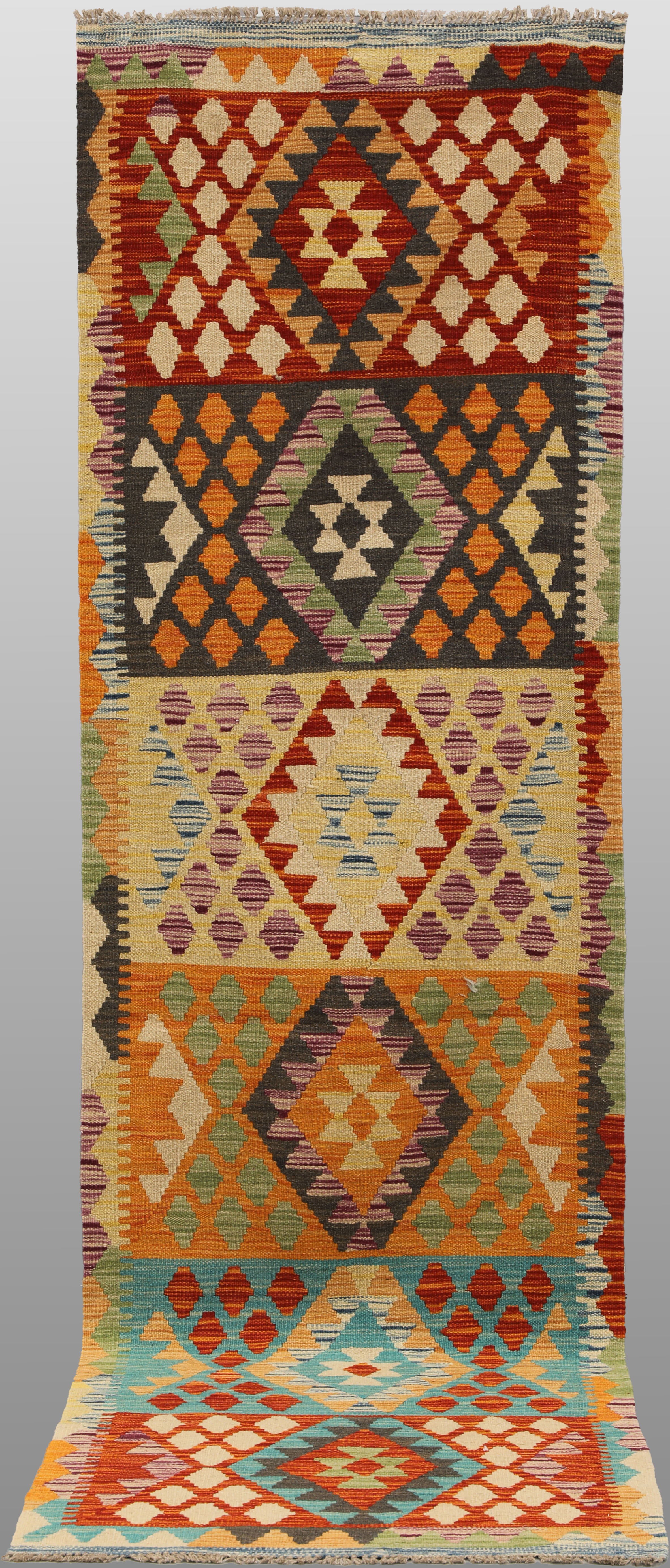 MATTA. Kelim klassisk design gallerimodell, 304 x 82 cm.