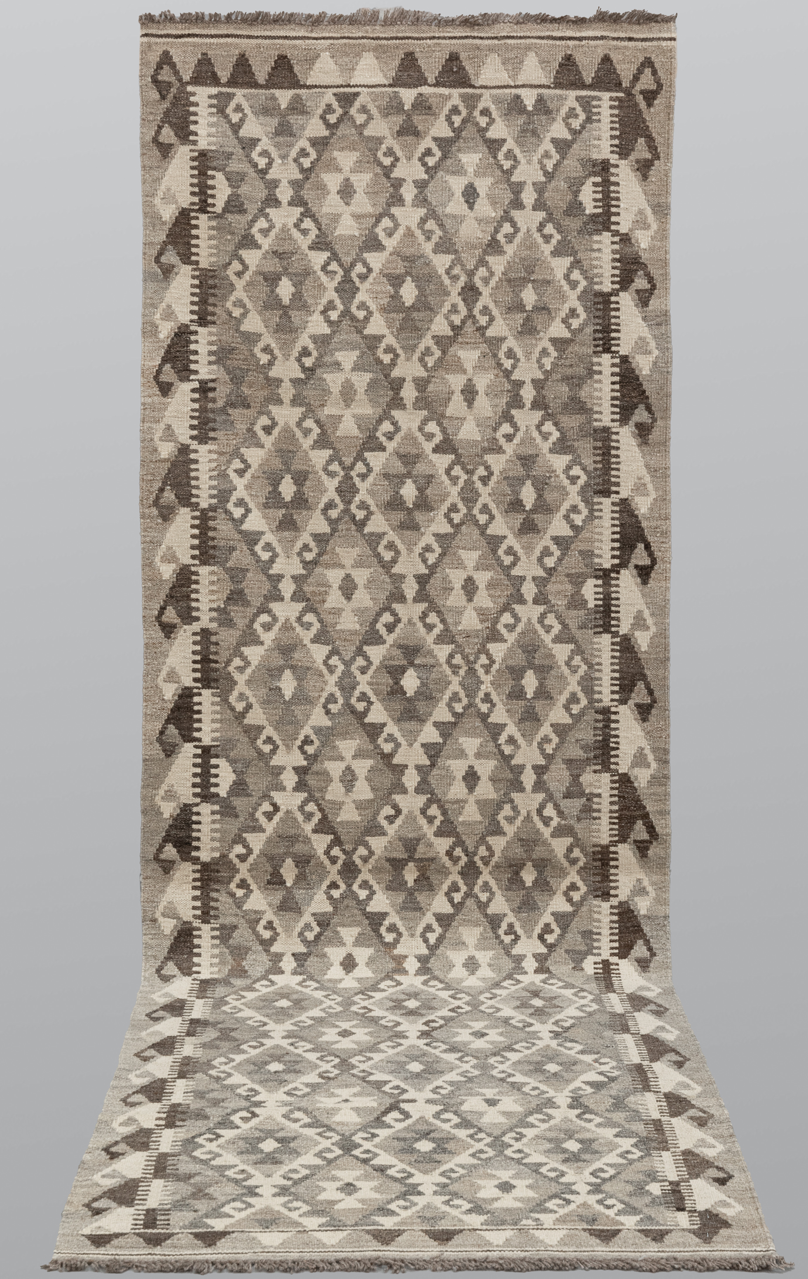 MATTA. Kelim naturfärgad gallerimodell, 254 x 82 cm.