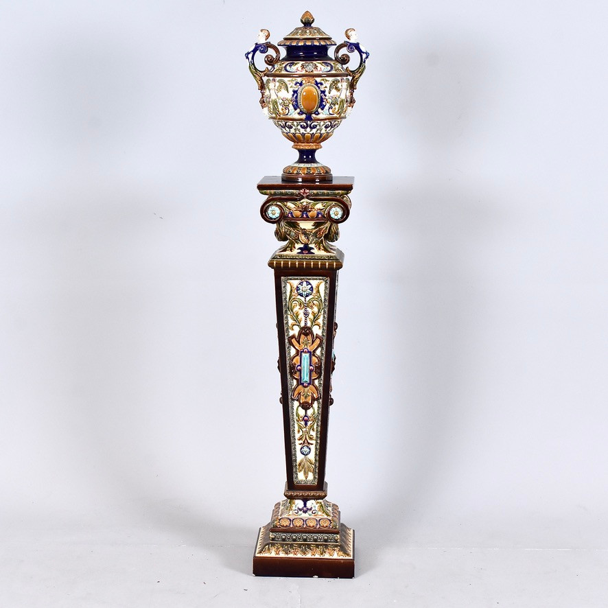 PRAKTURNA MED PIEDESTAL, majolika, Rörstrand, 1800-talets slut.