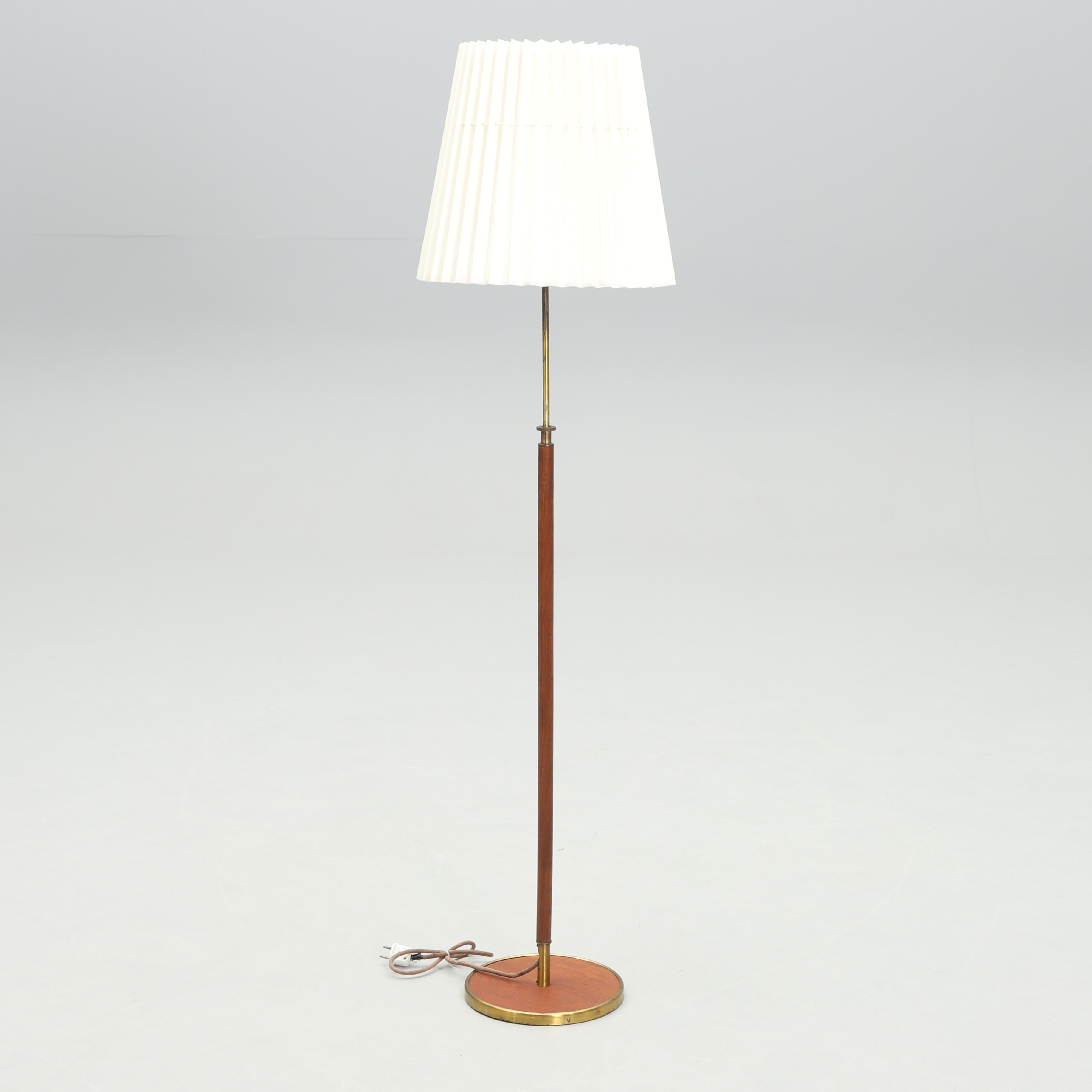 GOLVLAMPA, märkt HW Armatur L2, 1900-talets mitt.