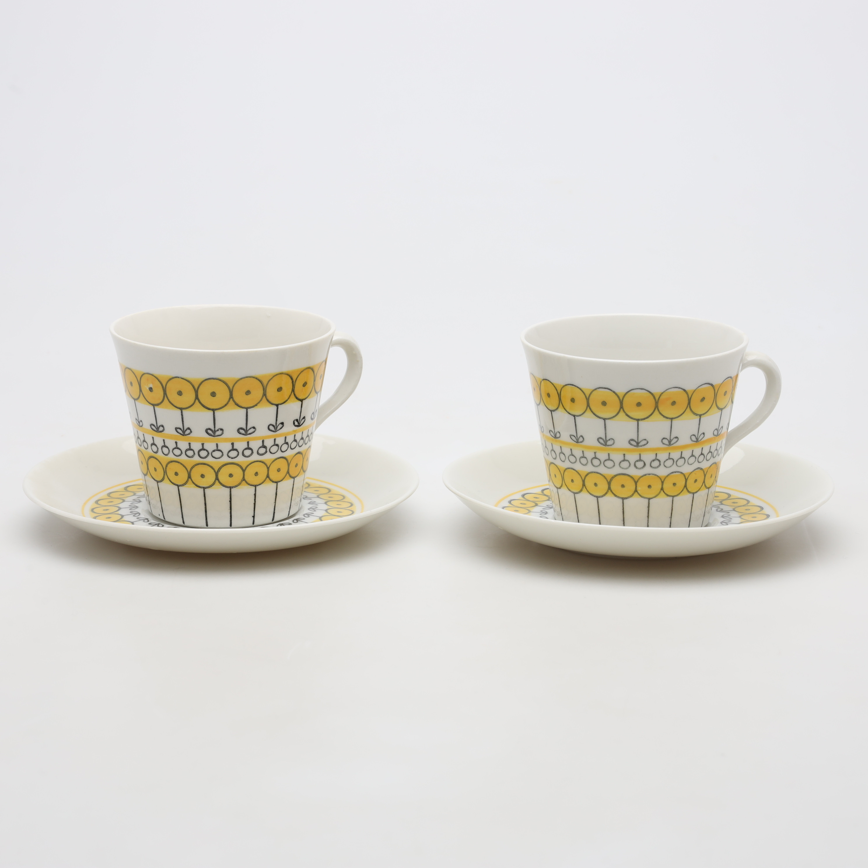 BERIT TERNELL. TEKOPPAR MED FAT, 4 delar, porslin, "Furuvik", Upsala-Ekeby/Gefle.