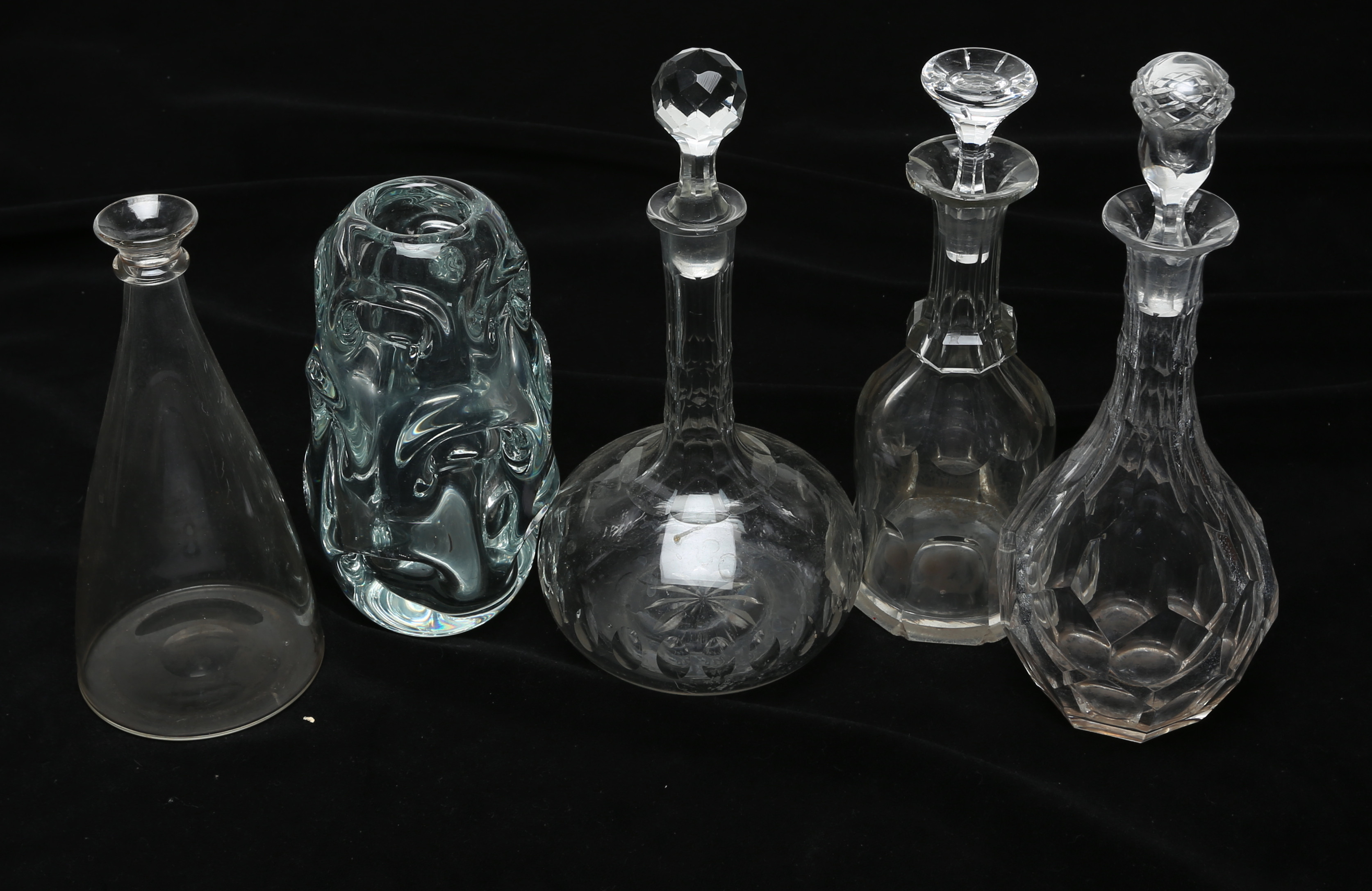 KARAFFER och VAS, totalt 5 delar, glas.