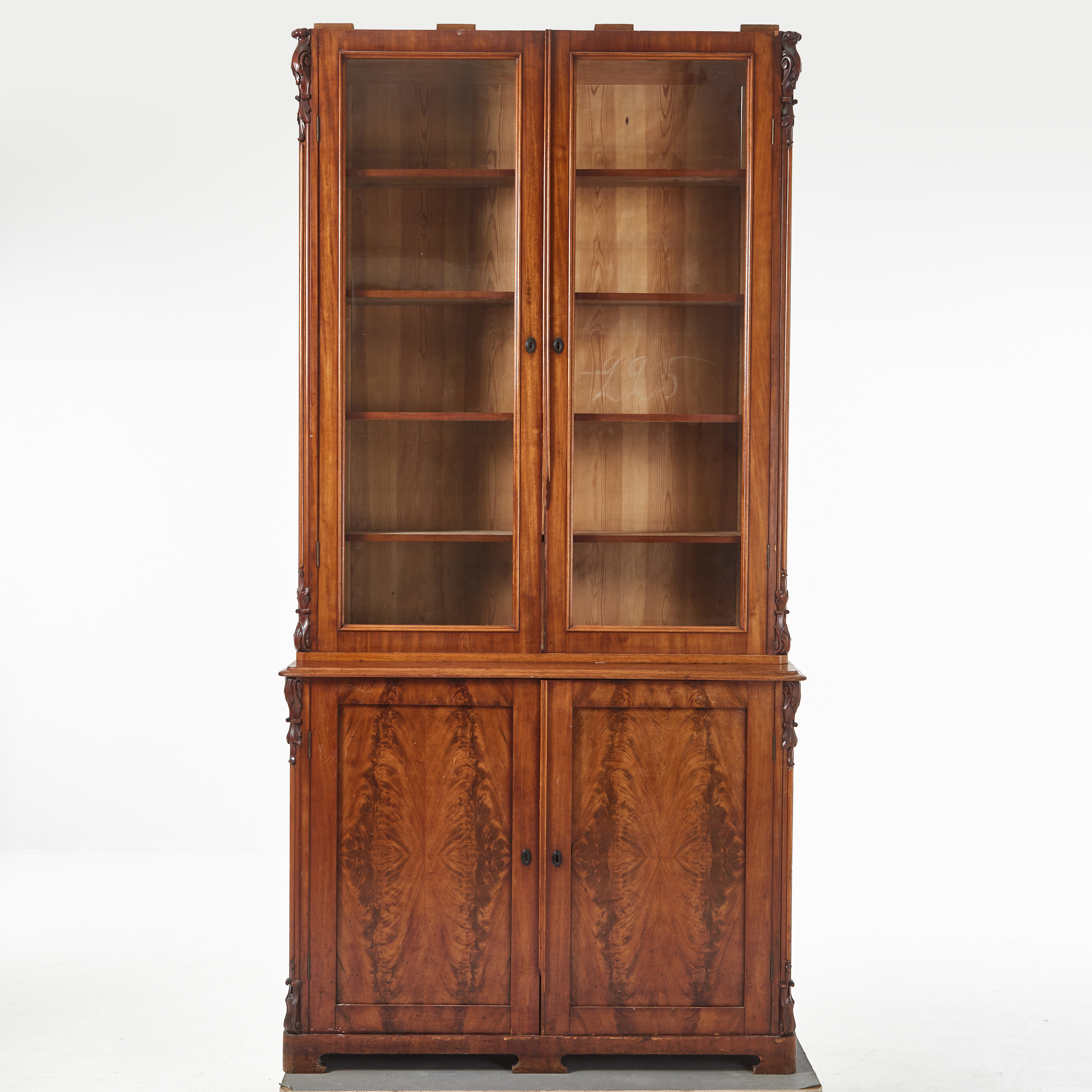 BOKSKÅP, 1800-talets slut, nyrokoko, fanerad i mahogny.