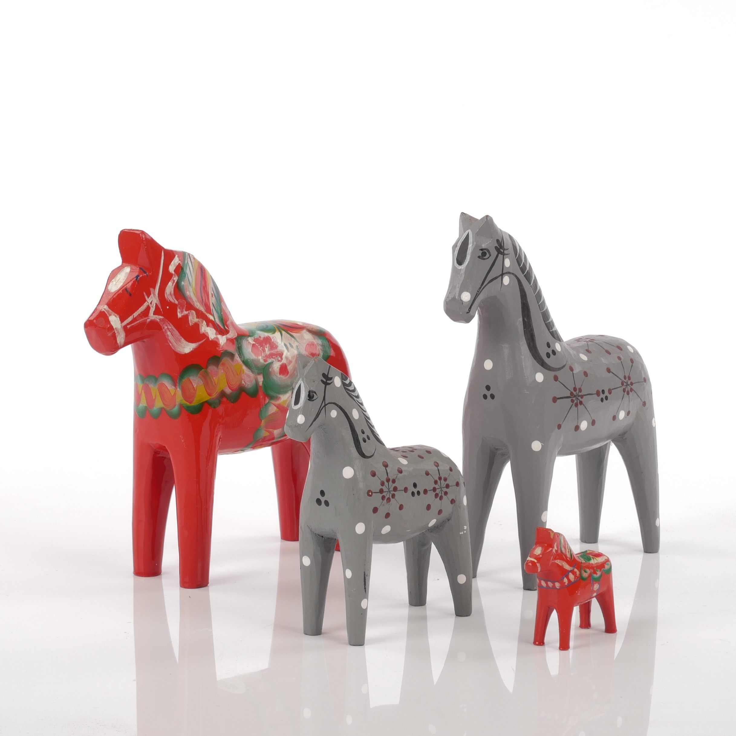 DALAHÄSTAR, 4 st, Rättvikshästar och Nusnäshästar.