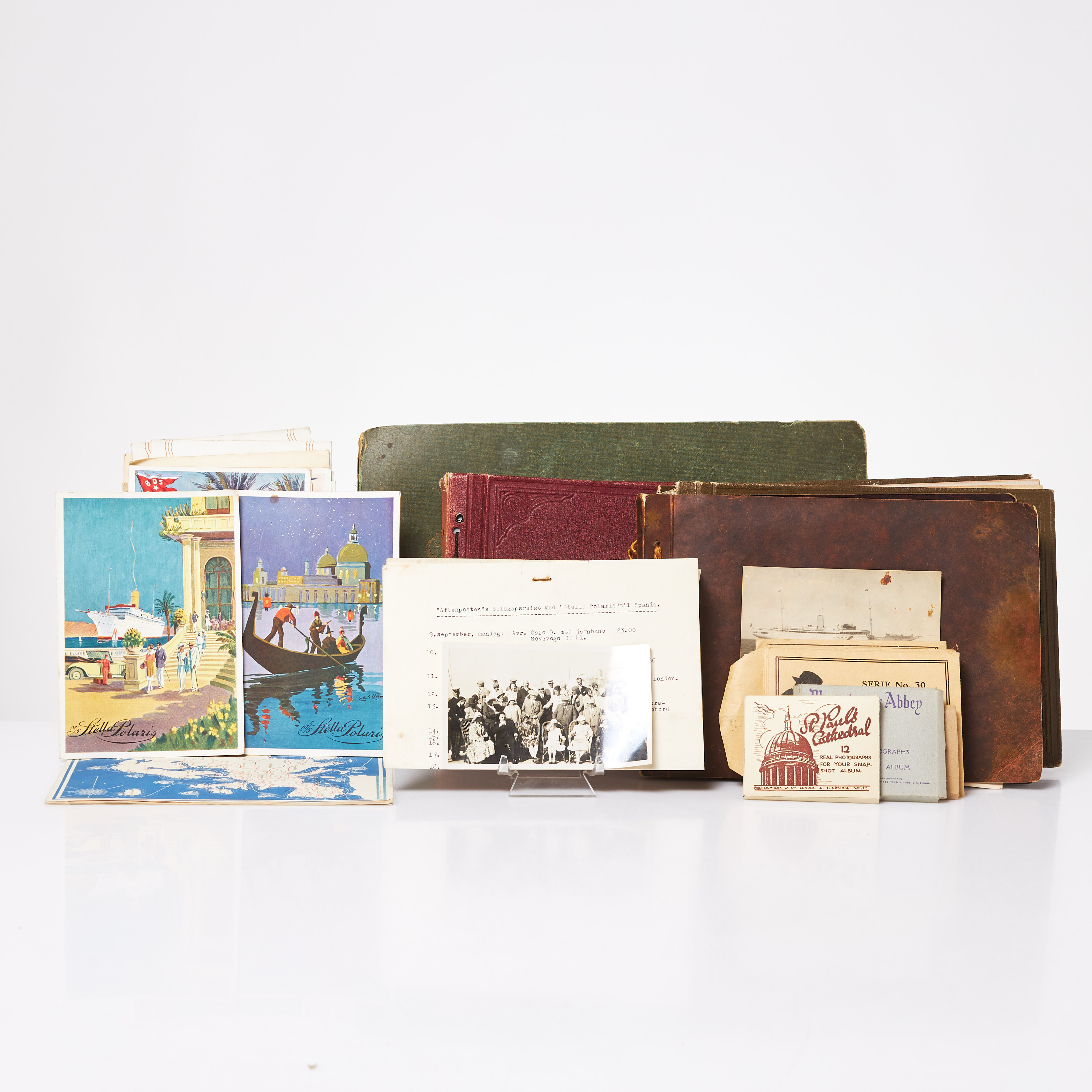 FOTO- OCH VYKORTSALBUM, 4 st, samt kuriosa om M/S Stella Polaris 1929, omfattande bl.a. fotografier, reseplan, musikprogram, menyer, foto- och vykortsalbum.