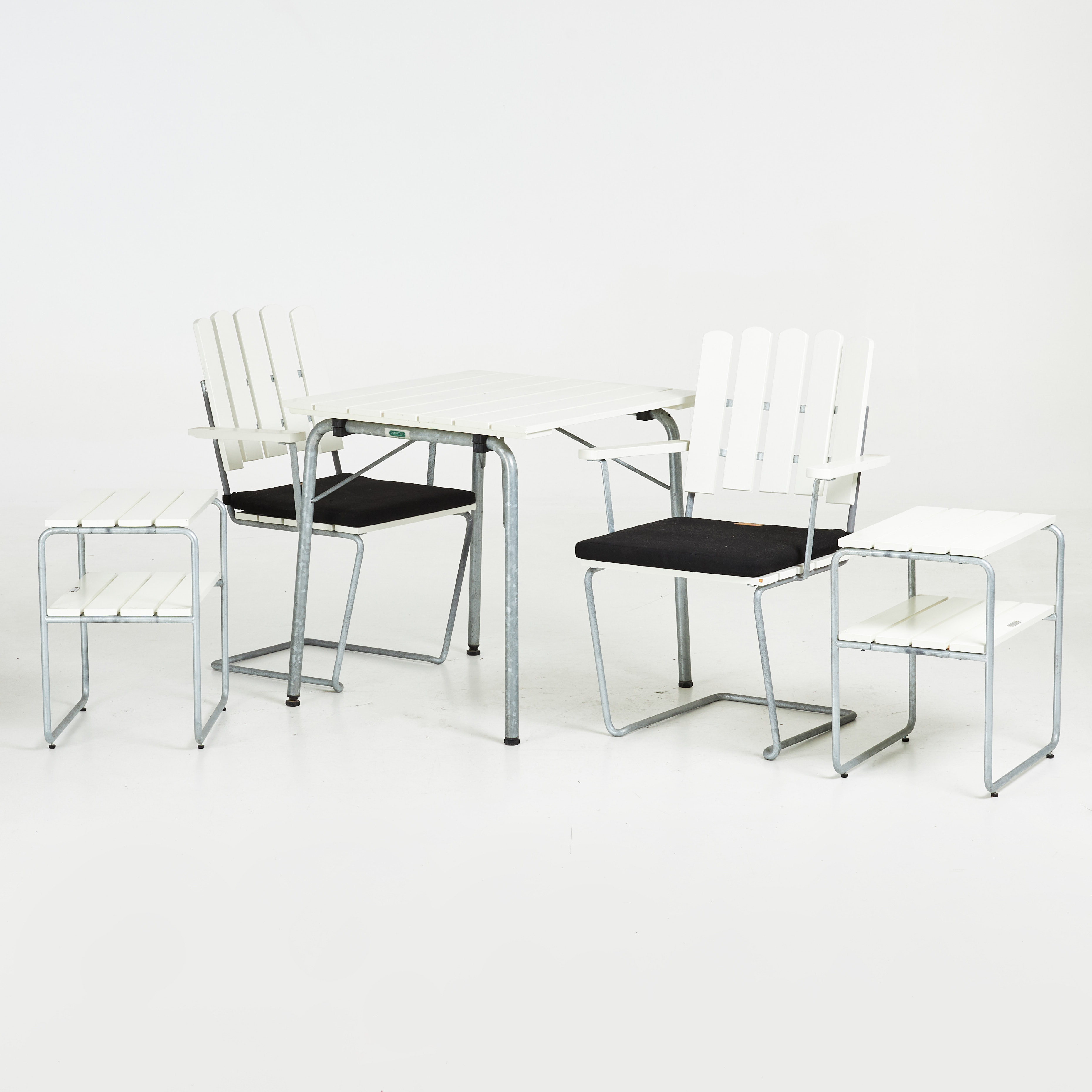 GRYTHYTTAN, 5 dlr, benställning i metall, vitlackerat trä, brickmärkta, samtida tillverkning.