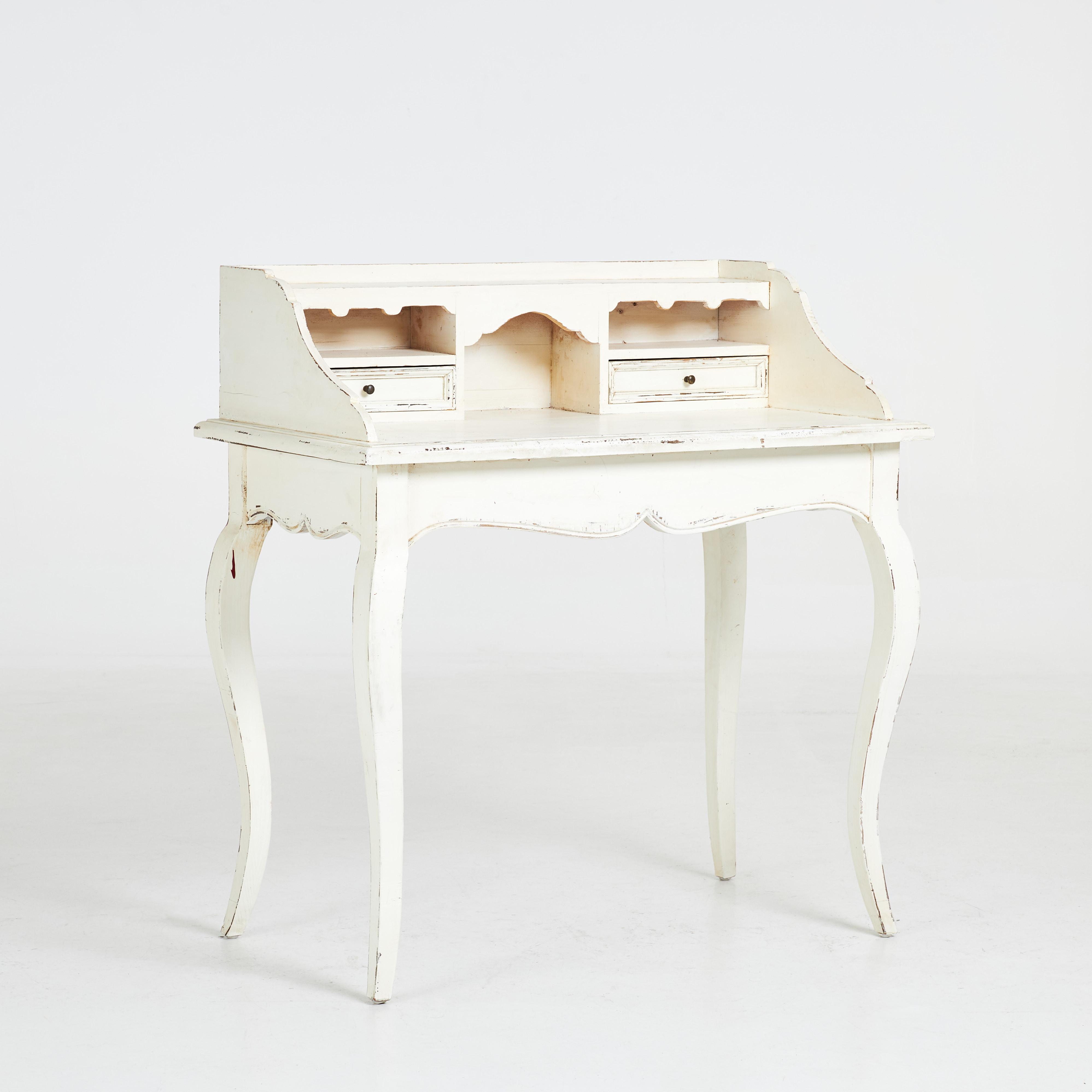 SKRIVBORD. rokokostil, 1900-tal, uppsats med hylla samt 2 udragslådor.