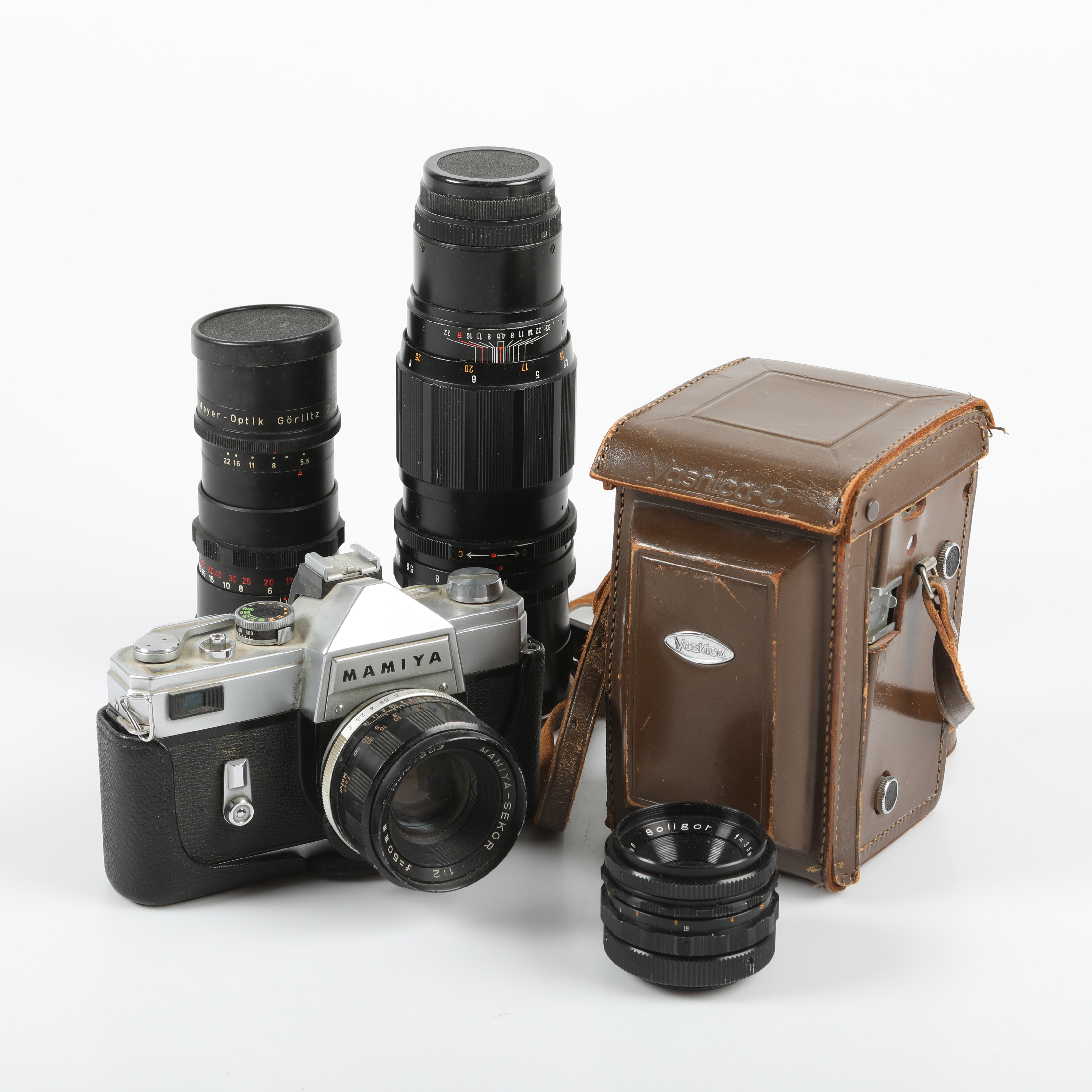 KAMEROR OCH OBJEKTIV, 5 stycken, bl. a. Mamiya, 1900-tal.