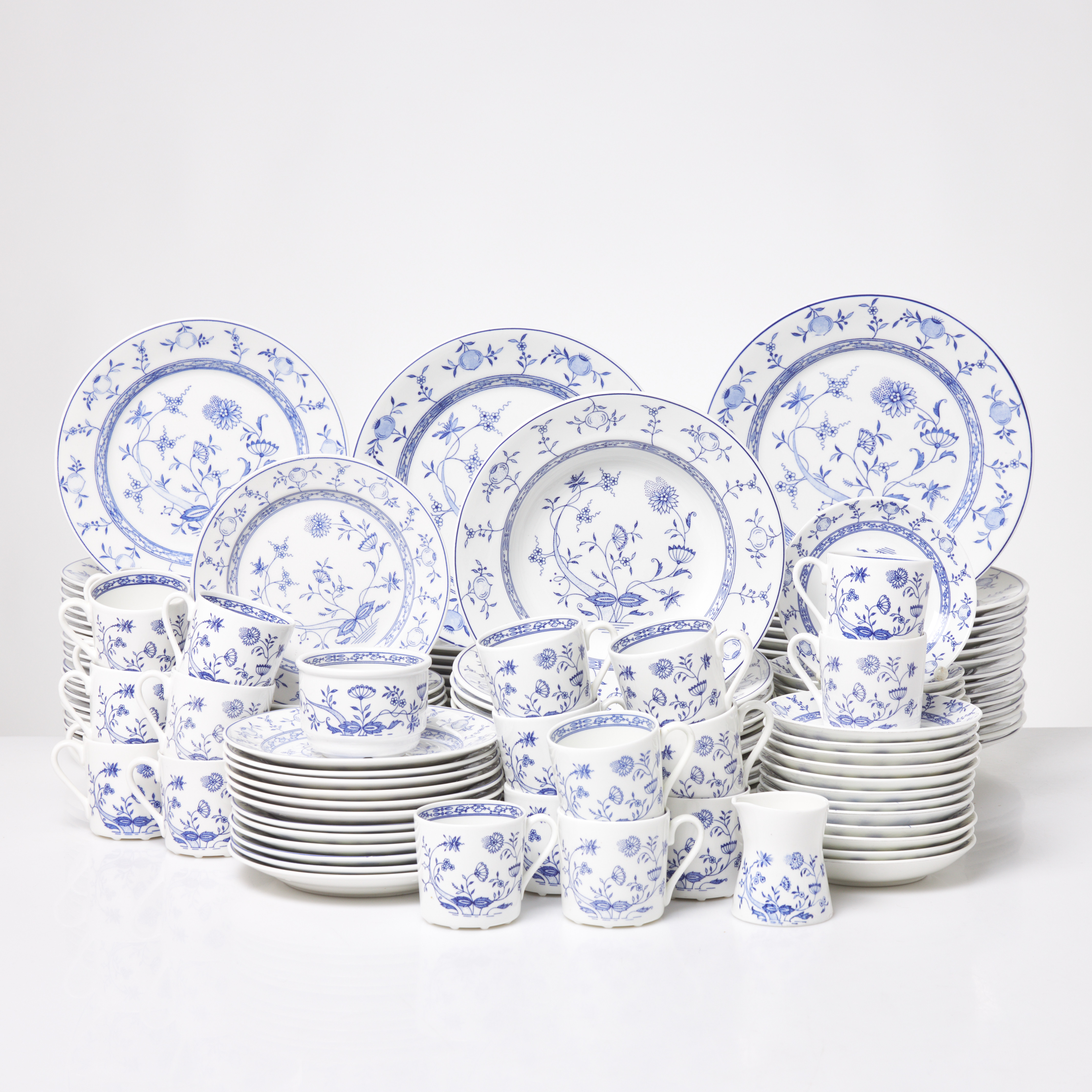 SERVISDELAR, "Dresden", 106+5 delar, porslin, Gustavsberg.