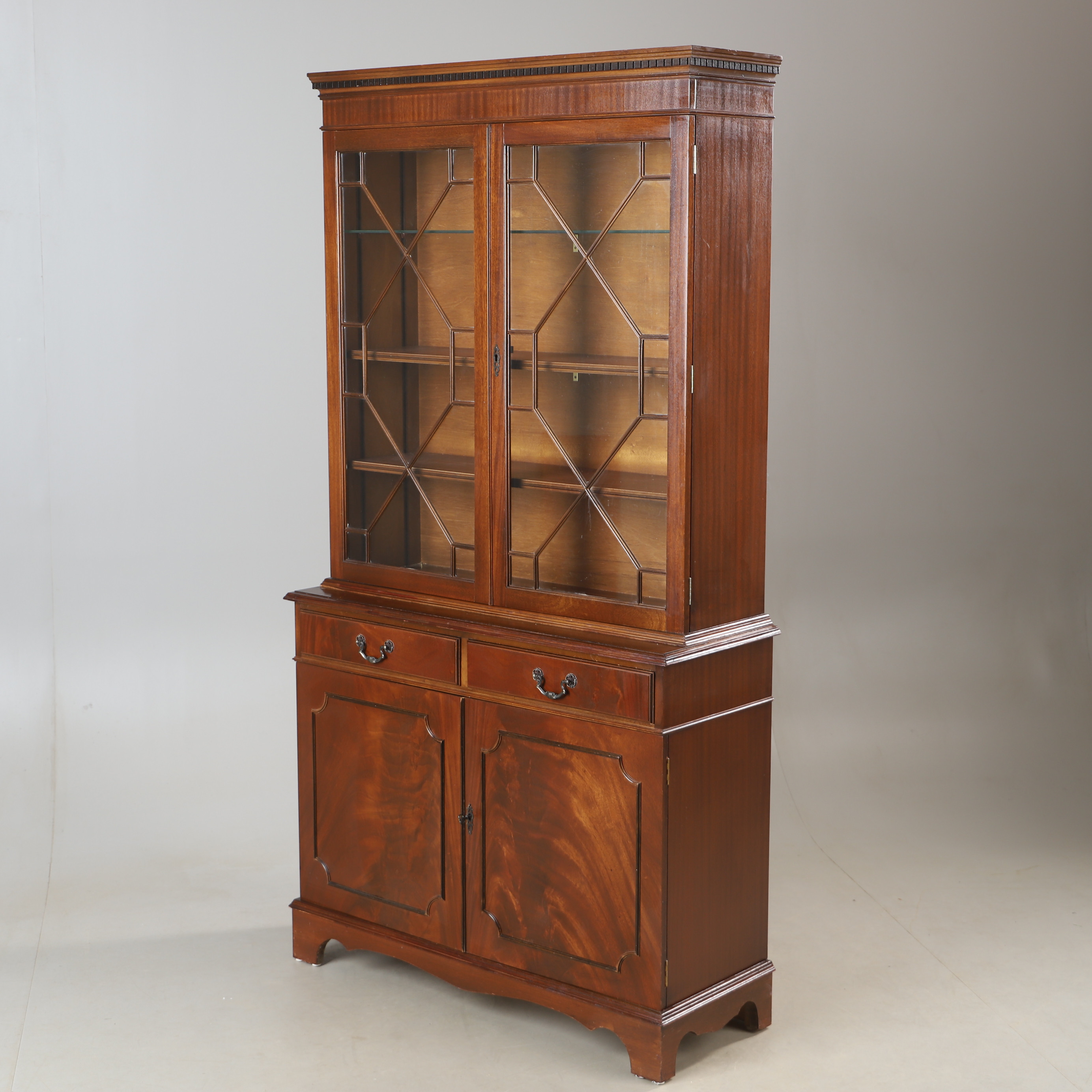 VITRINSKÅP, mahogny, engelsk stil.