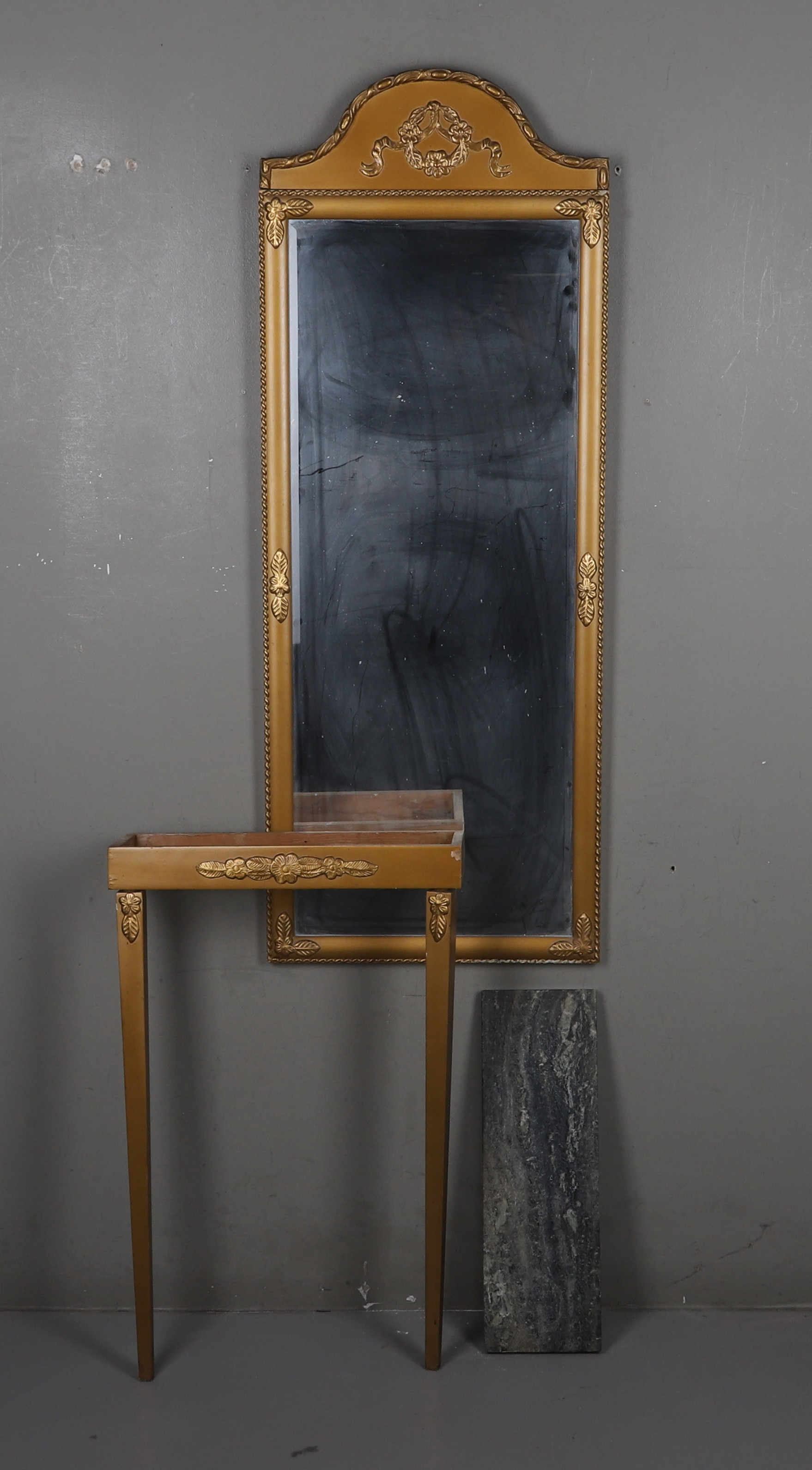 SPEGEL MED KONSOLLBORD, gustaviansk stil, 1900-tal.