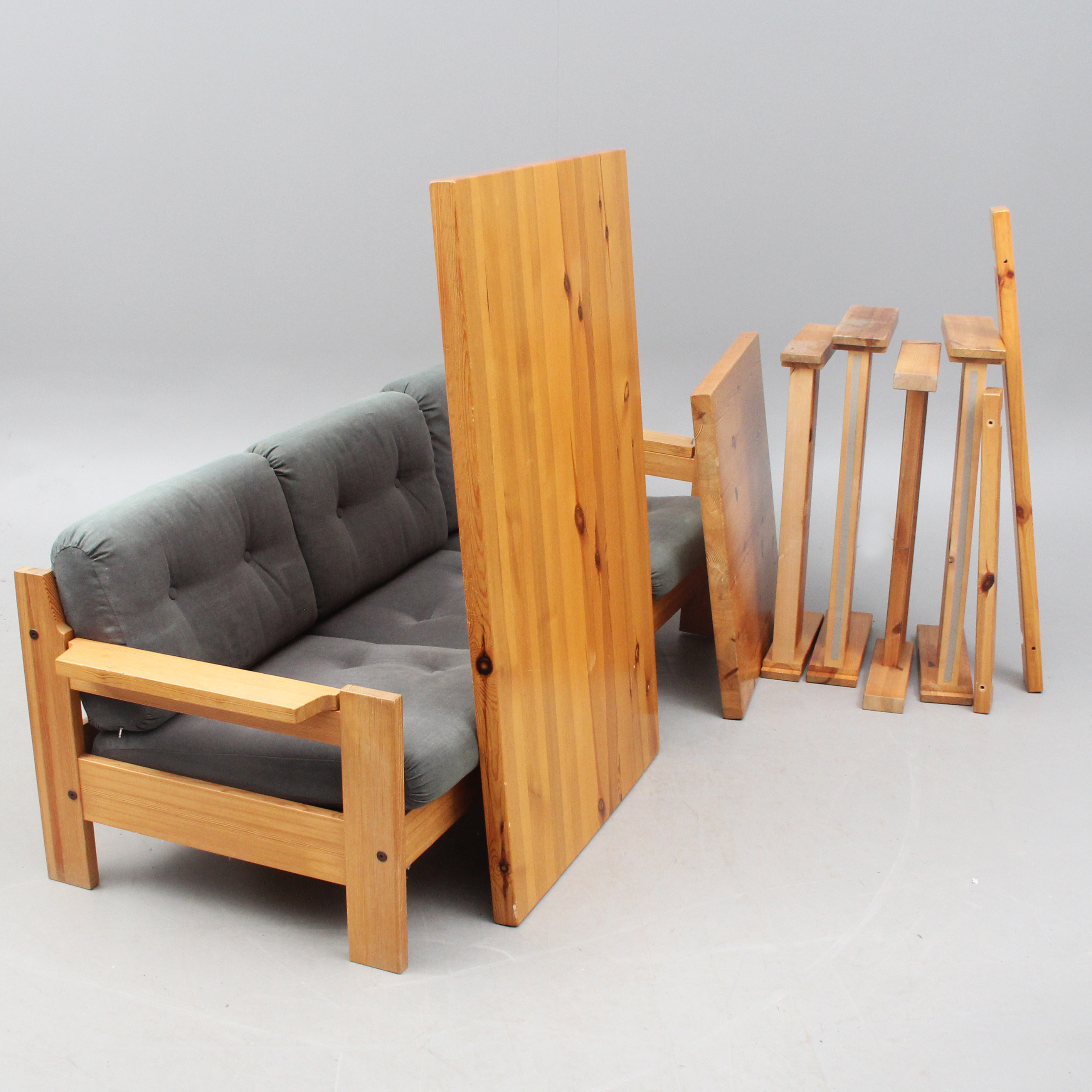 SOFFA, furu, med SOFFBORD 2 st, ej monterade.