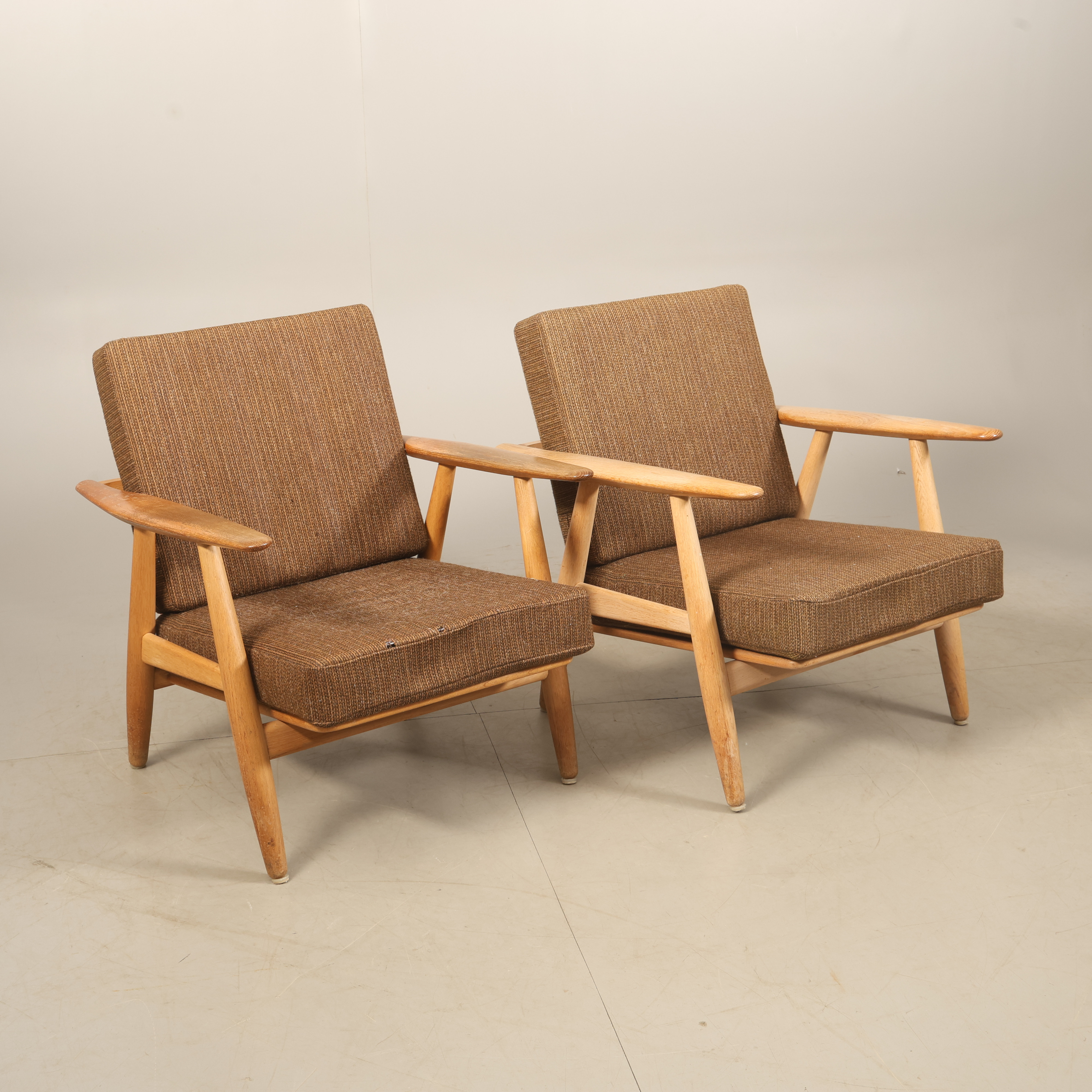 HANS J WEGNER. Fåtöljer, ett par, "Cigarren", modell GE-240, för Getama Gedsted, Danmark.