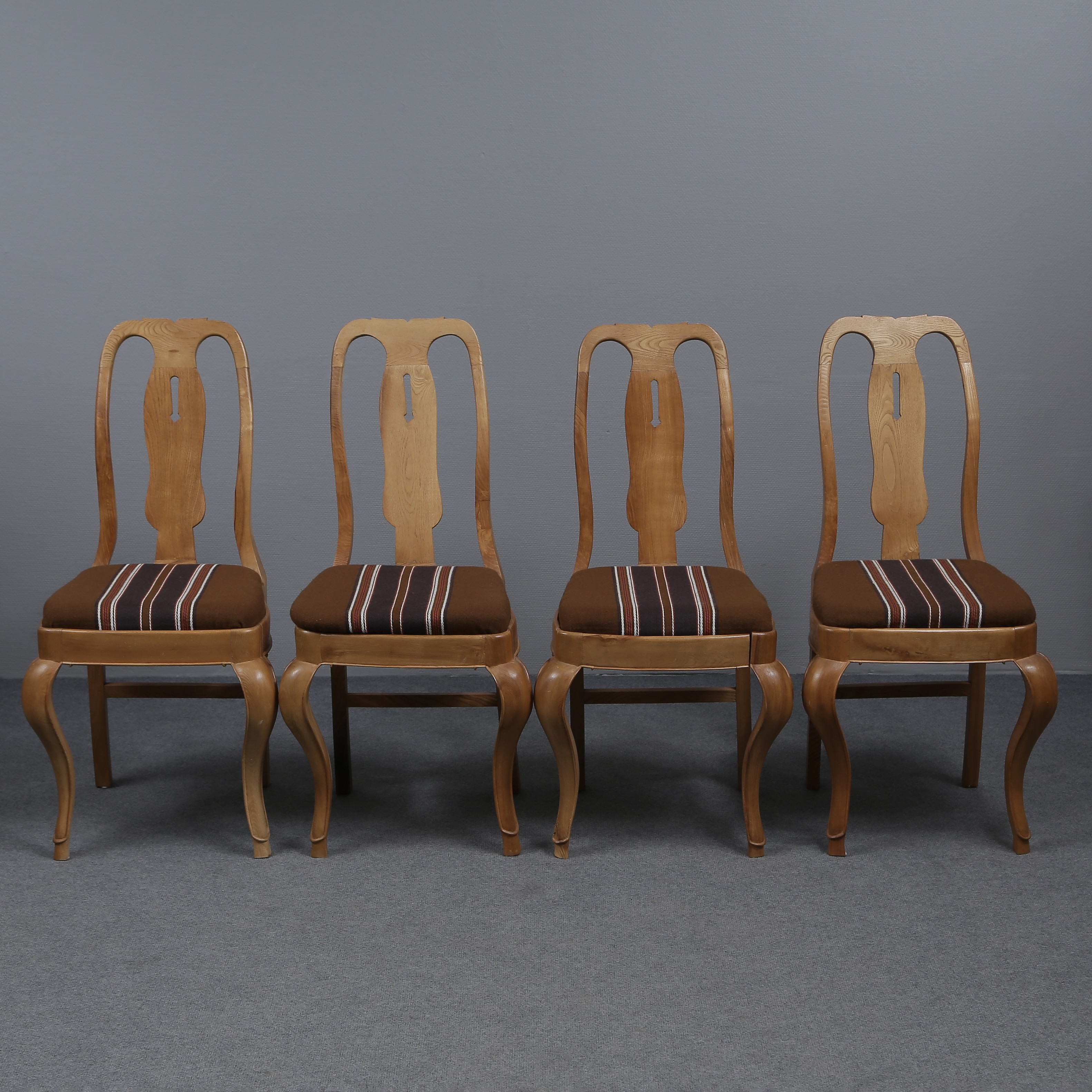 4 STOLAR "BONDROKOKO" MÖBELSNICKARE ÖLAND, TILLVERKAT CA 1950.