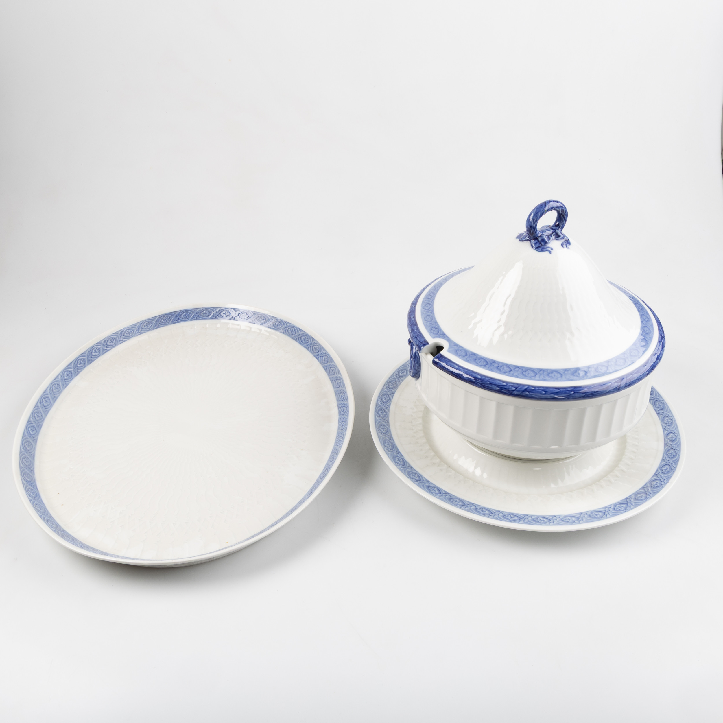 ARNOLD KROGH. Servis "Blå Vifte", 3 delar, Royal Copenhagen, 1:a sortering.