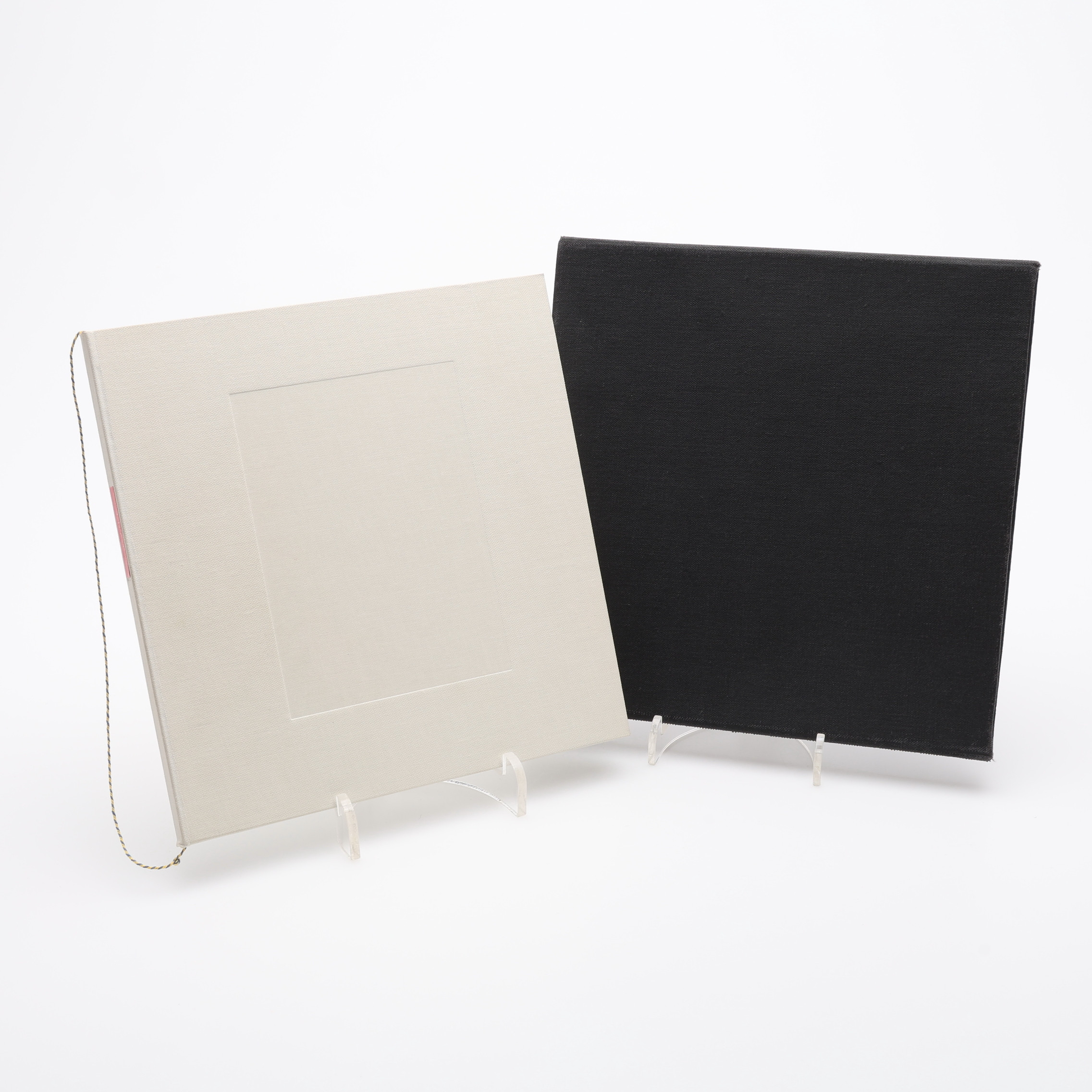 FOTO. DEN SVENSKE FOTOGRAFEN DAWIDS "9X12/4"X5"" I BEGRÄNSAD FÖRSTA UPPLAGAN, 1982 - SIGNERAD.