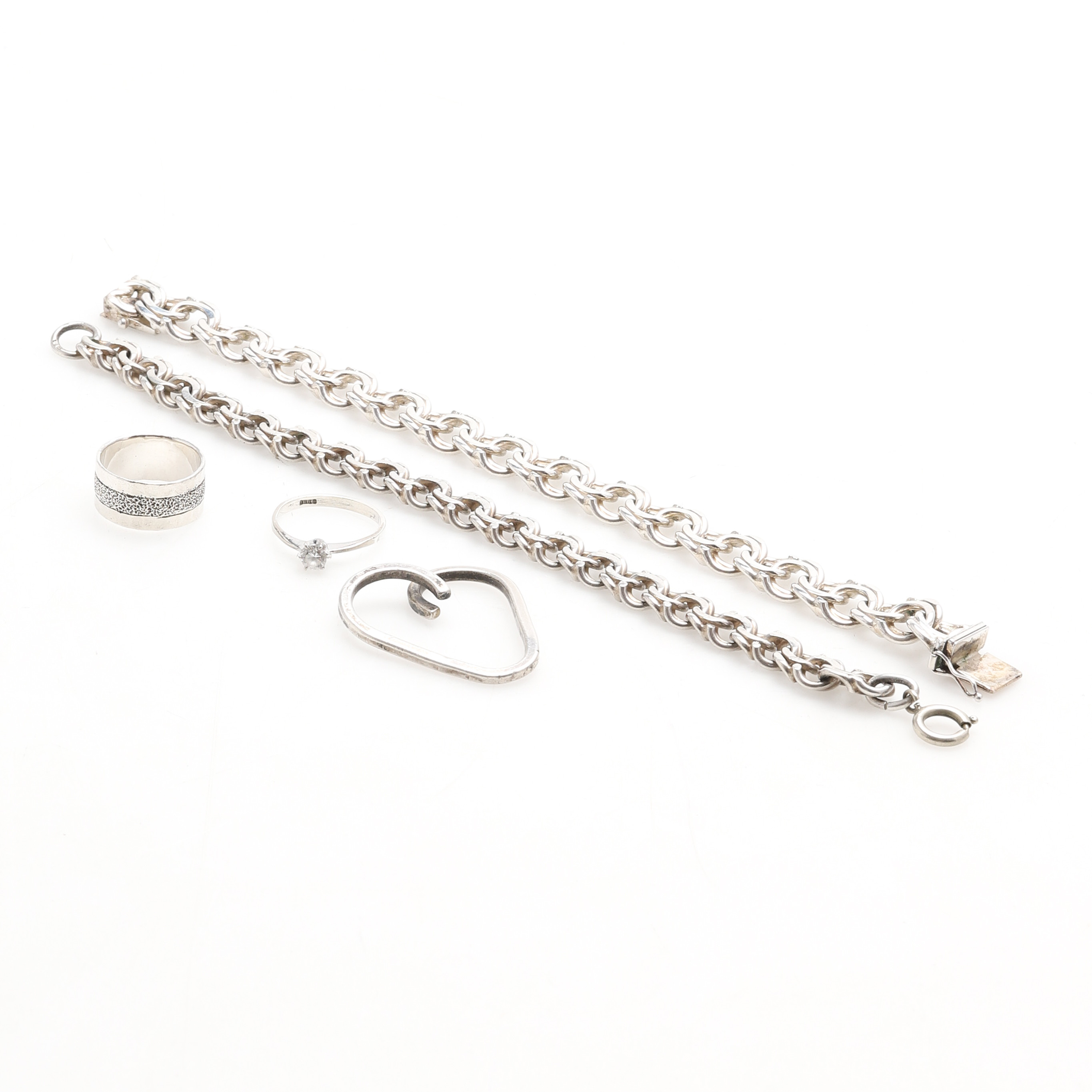 SAMLING SILVERSMYCKEN, bland annat Roland Lantz, Stockholm, 1988. Vikt ca 72 gram.