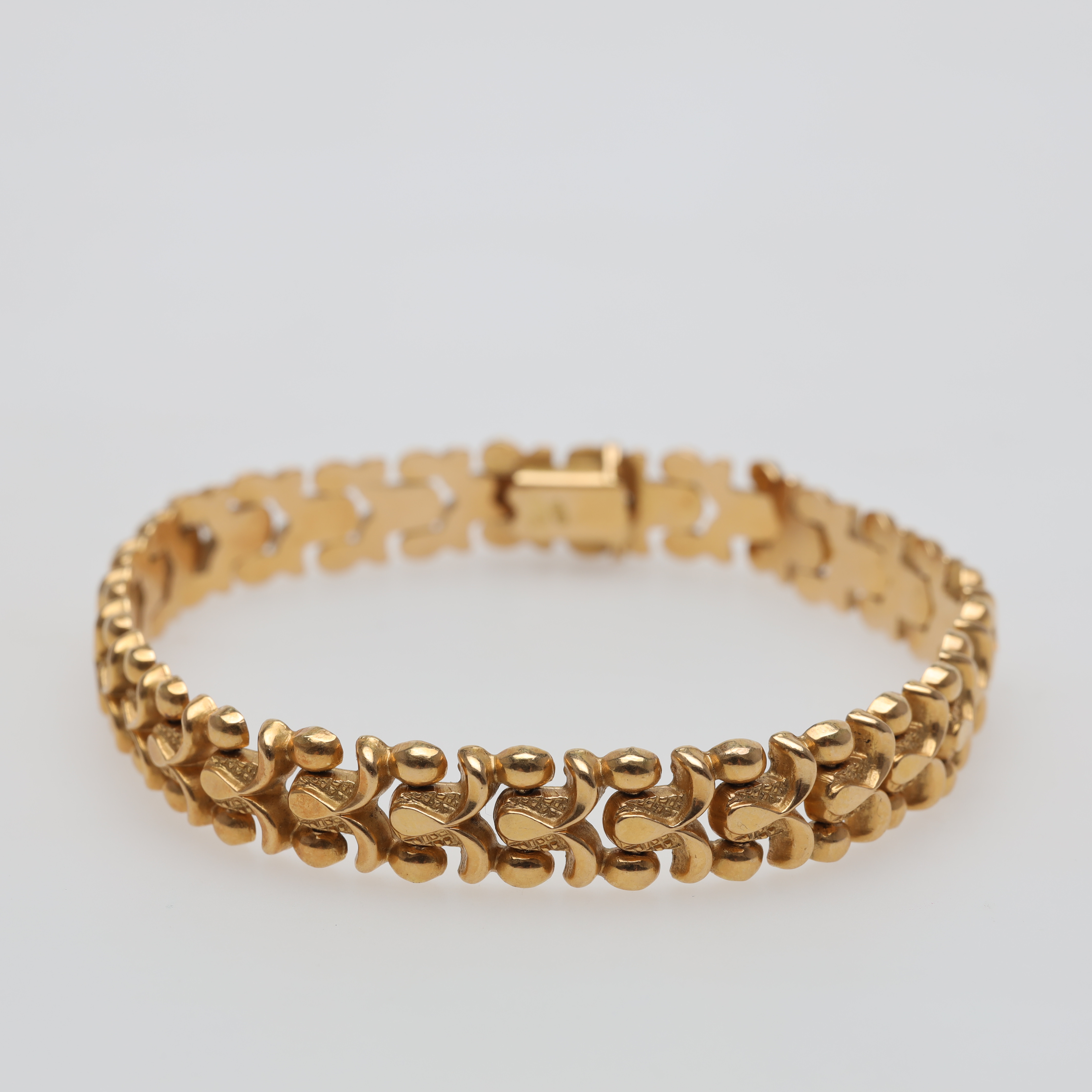 ARMBAND 18K guld vikt ca 13,4 gram.