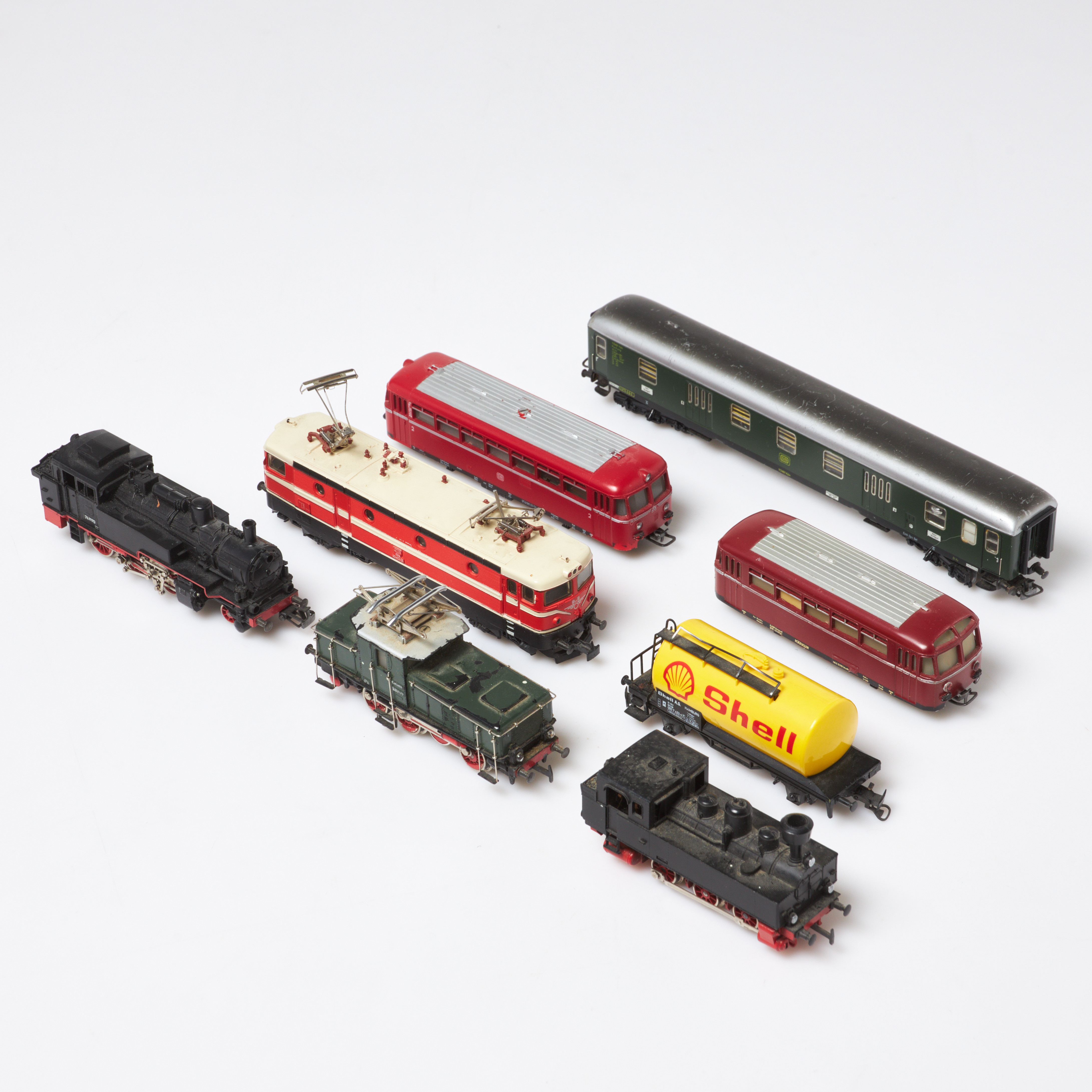 MÄRKLIN. 8 dlr, 1900-tal, bl.a. ellok, ånglok, tankvagn, rälsbuss.