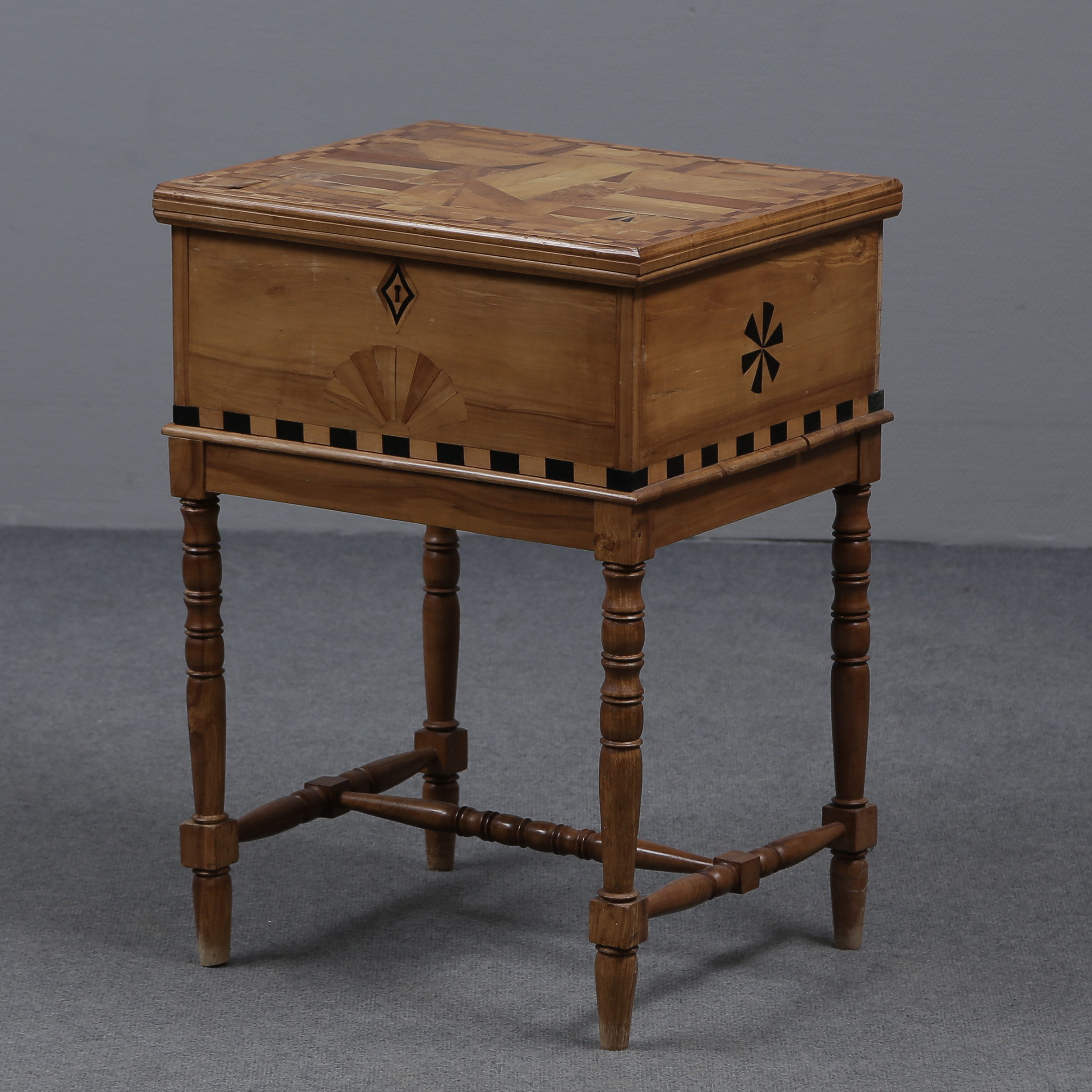 SKRIN, LÖVTRÄ/BLANDTRÄ, ÖLAND 1950-TAL, INTARSIA, MÖBELSNICKARE ÖLAND, TILLVERKAT CA 1950.