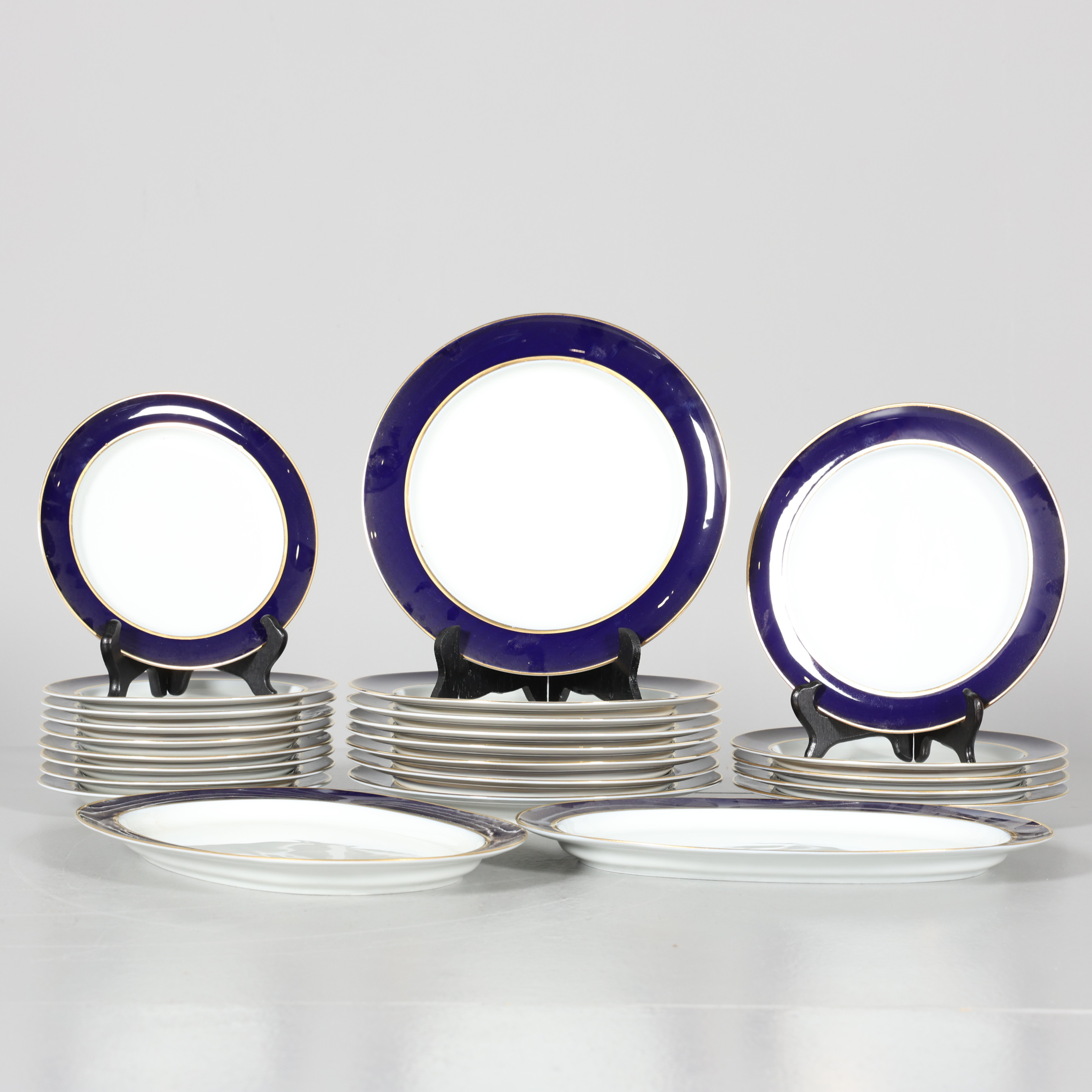 HEIKKI ORVOLA. MATSERVIS, 24 delar, porslin, "Festivo", Rörstrand.