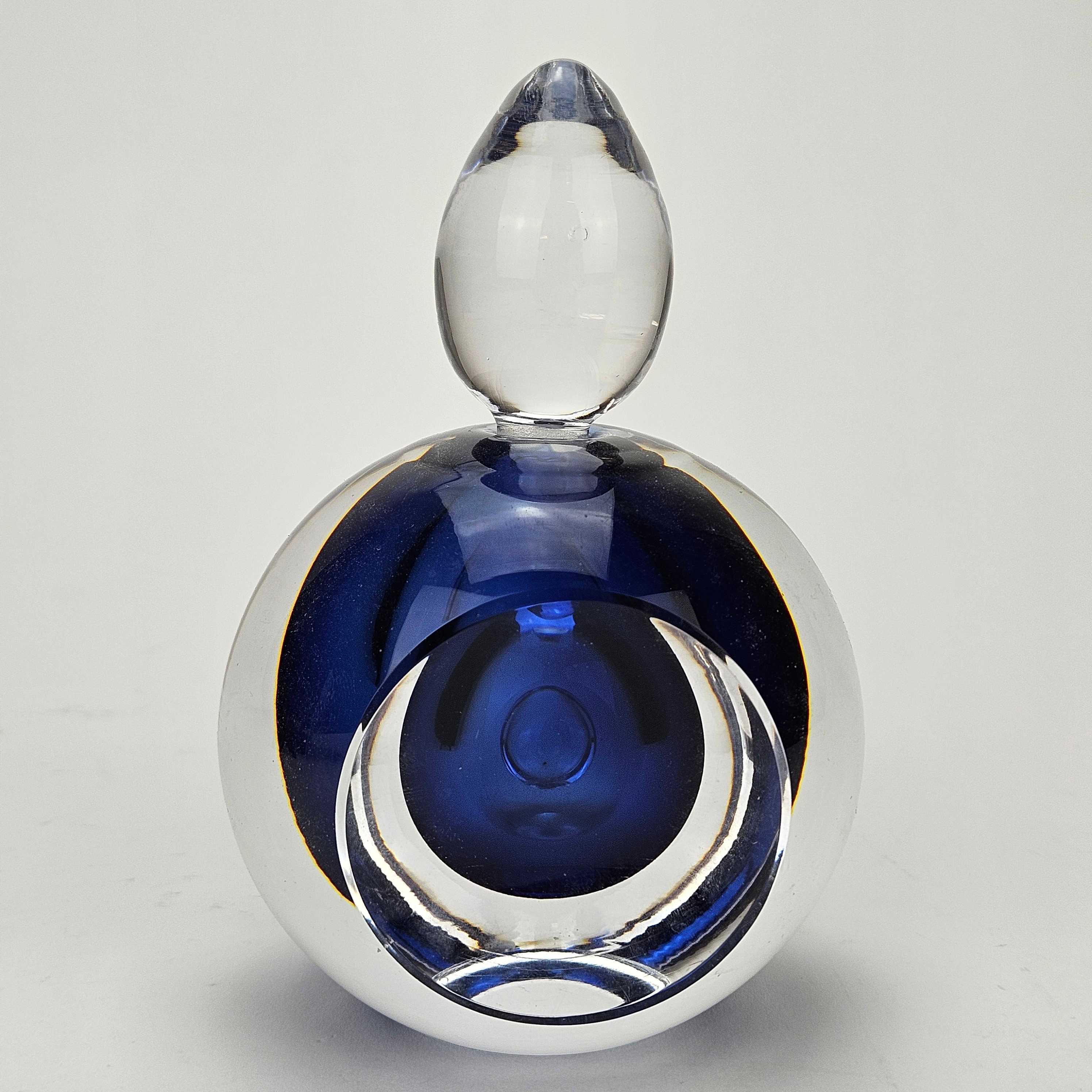 MONA MORALES-SCHILDT. Flakong, glas, Kosta.