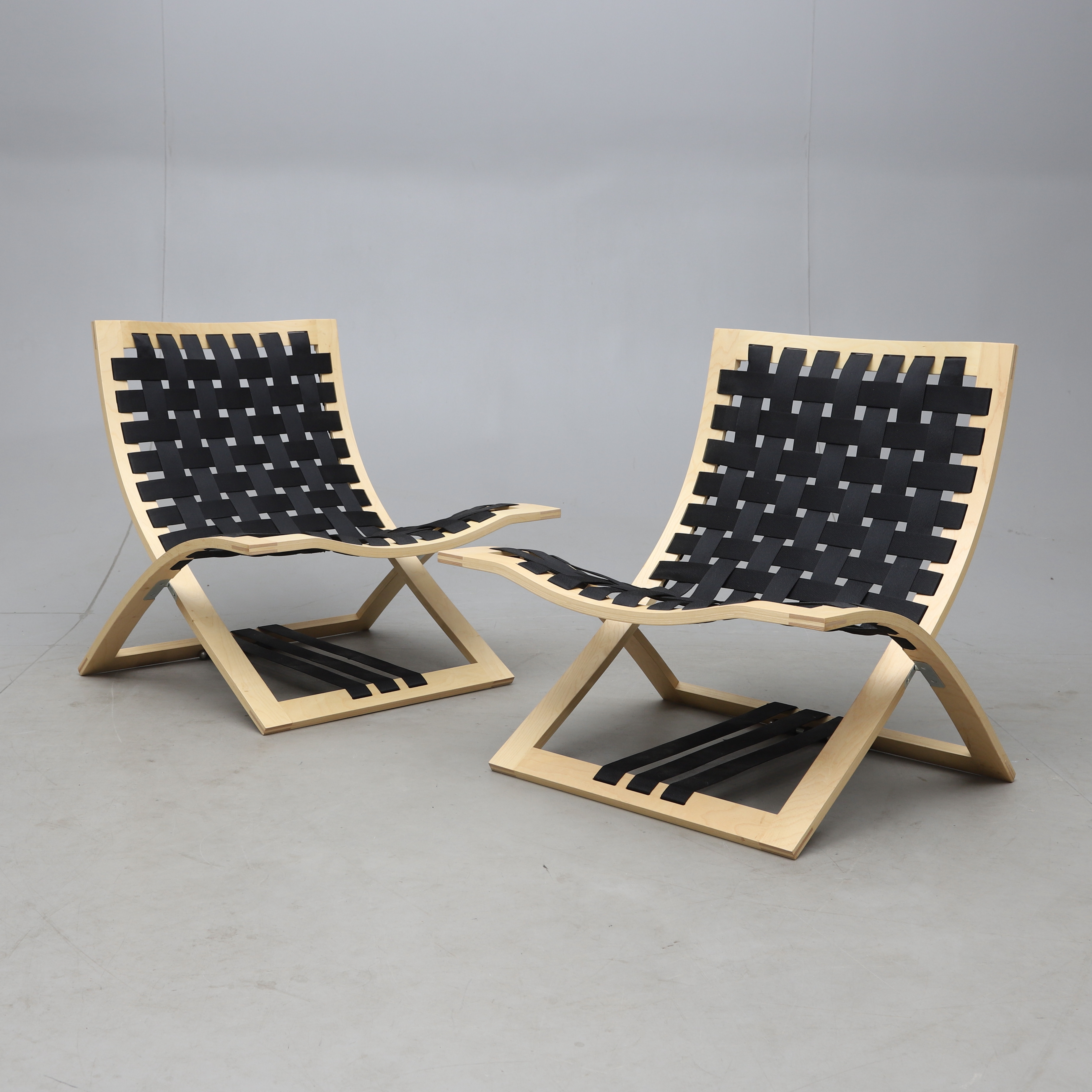 BÖRGE LINDAU. Fåtöljer, ett par, " Ludwig", björk och sadegjord, Blå Station.