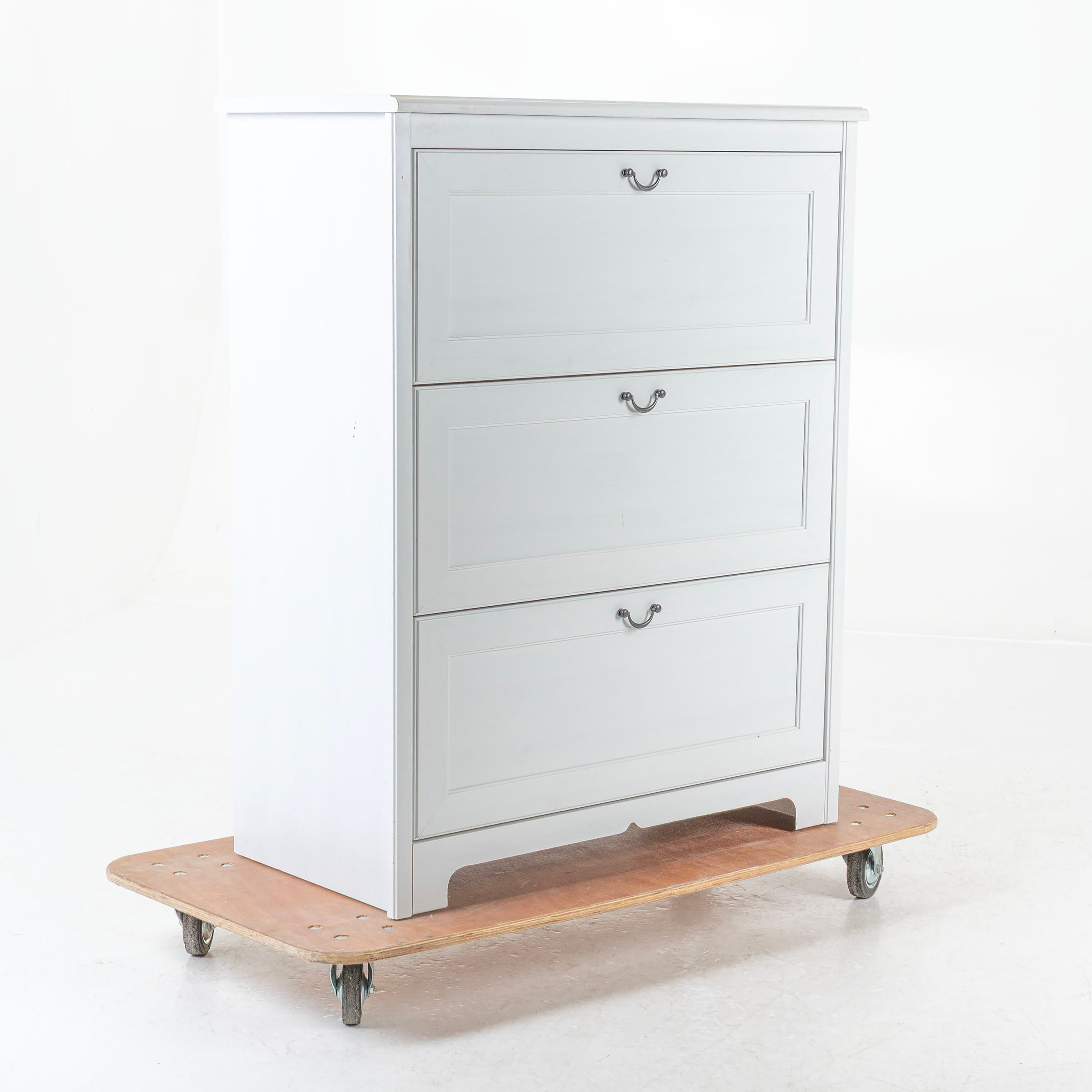 BYRÅ, 3 - lådig, samtida tillverkning.