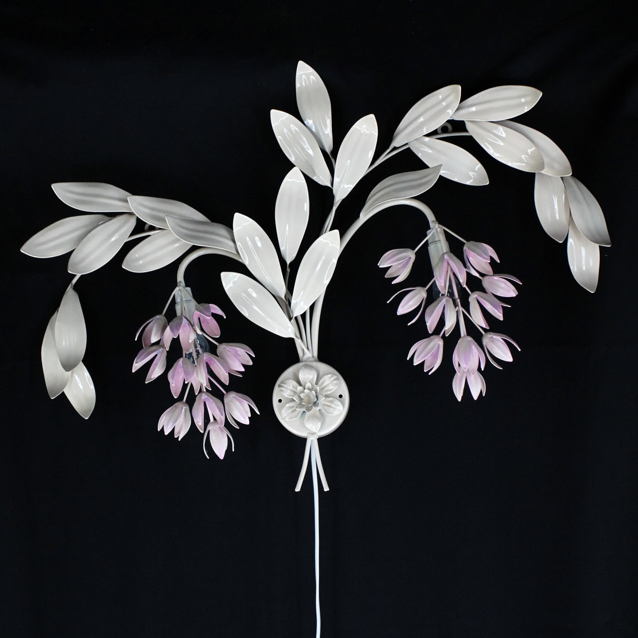 VÄGGLAMPA, 2 ljuspunkter, metall, dekor i form av blomklasar och blad, 1900-talets slut.