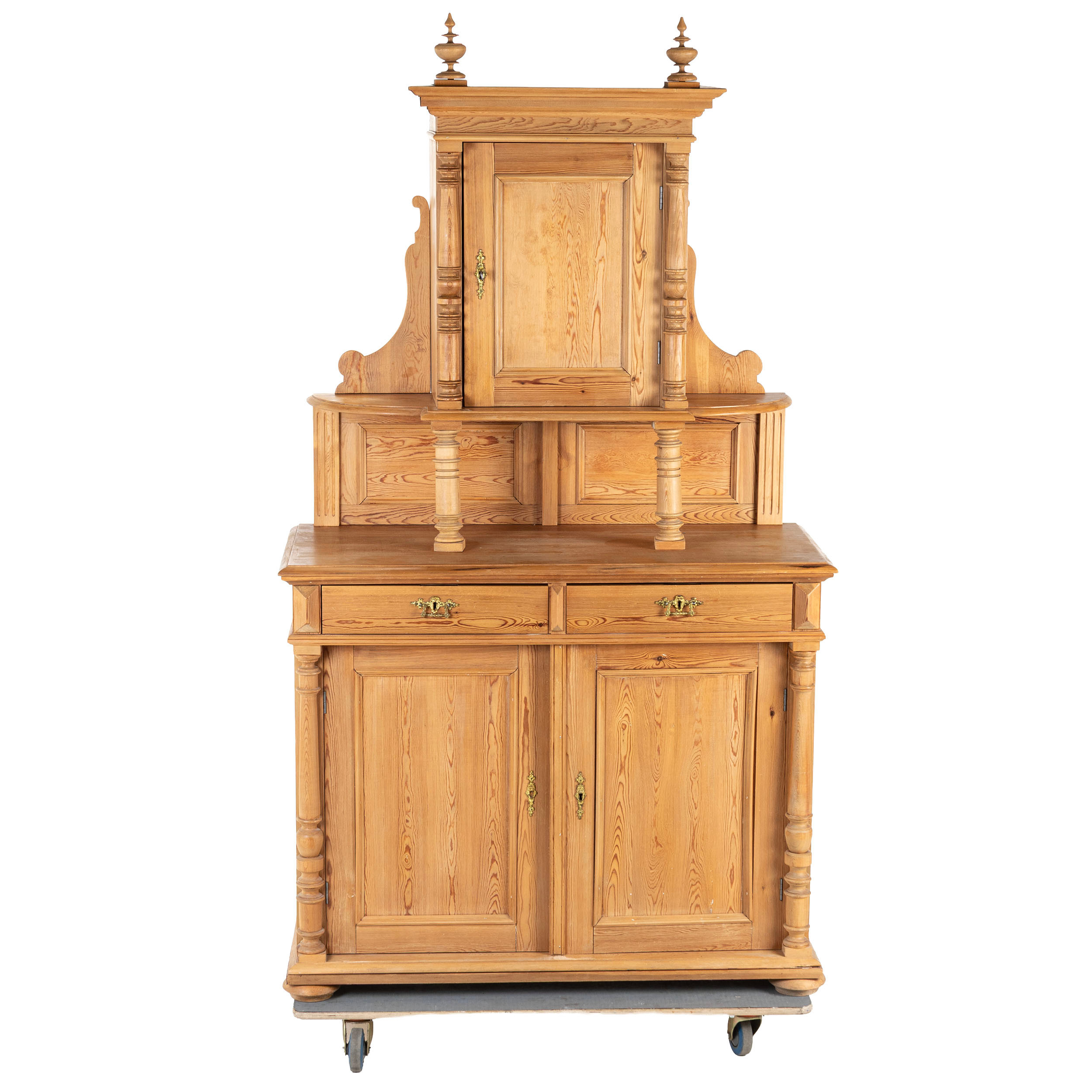 SKÅP, s.k salsskåp, furu, nyrenässans, sekelskiftet 1900.