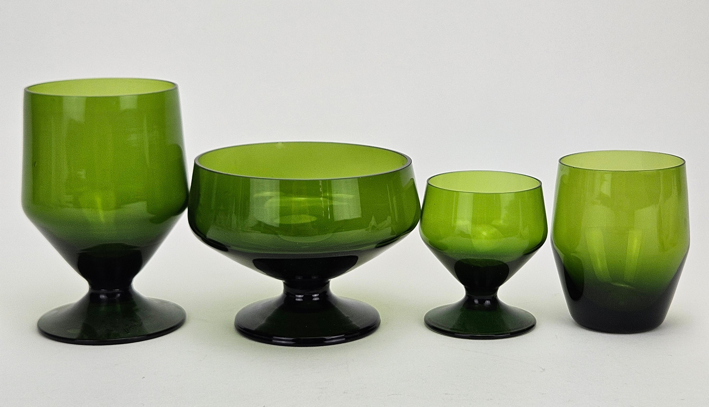 GLASSERVISDELAR, 25 delar, 1960/70-tal.
