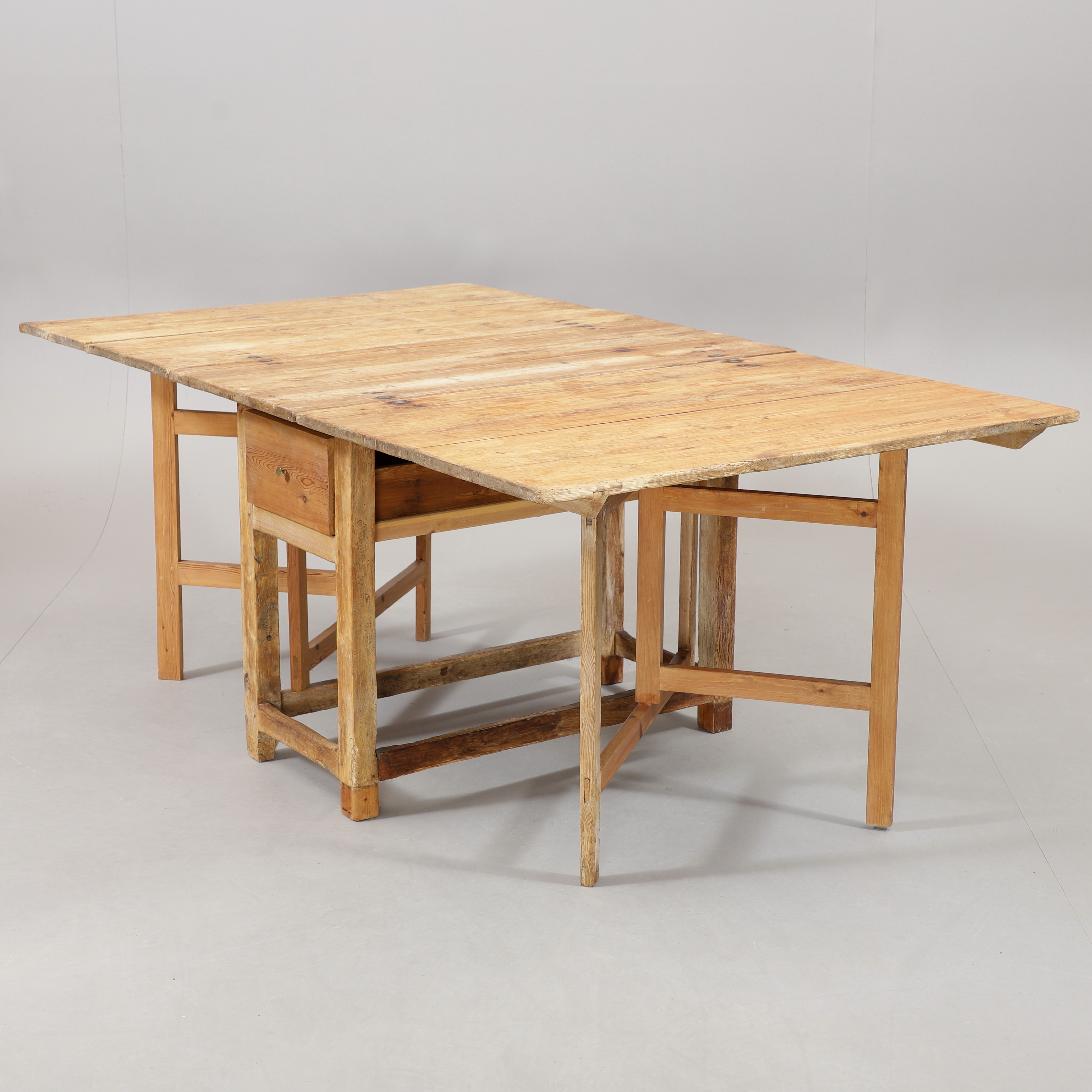 SLAGBORD MED LÅDA, 1800/1900-tal.