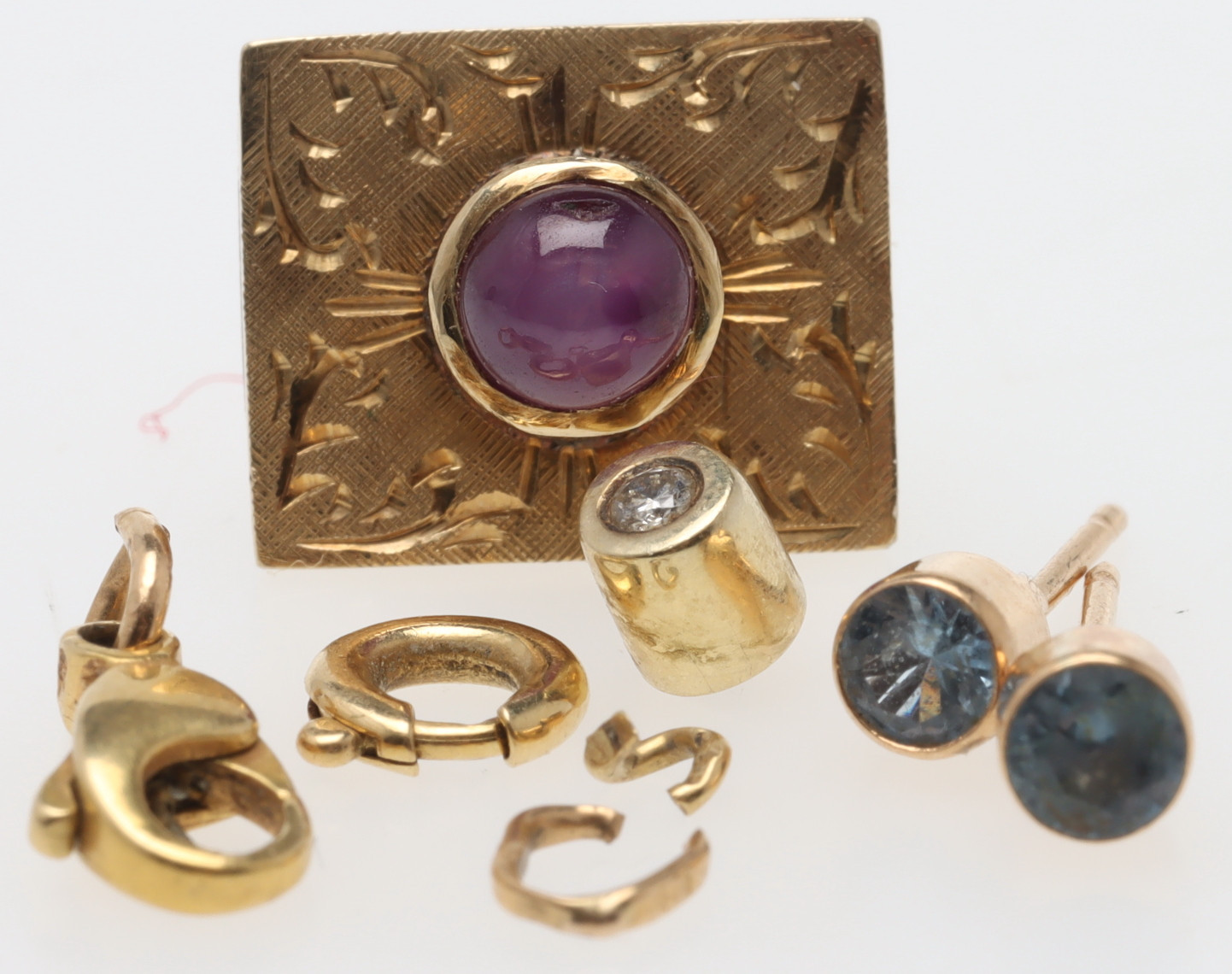 SKROTGULD, 18K, bruttovikt ca 3,9 gram.