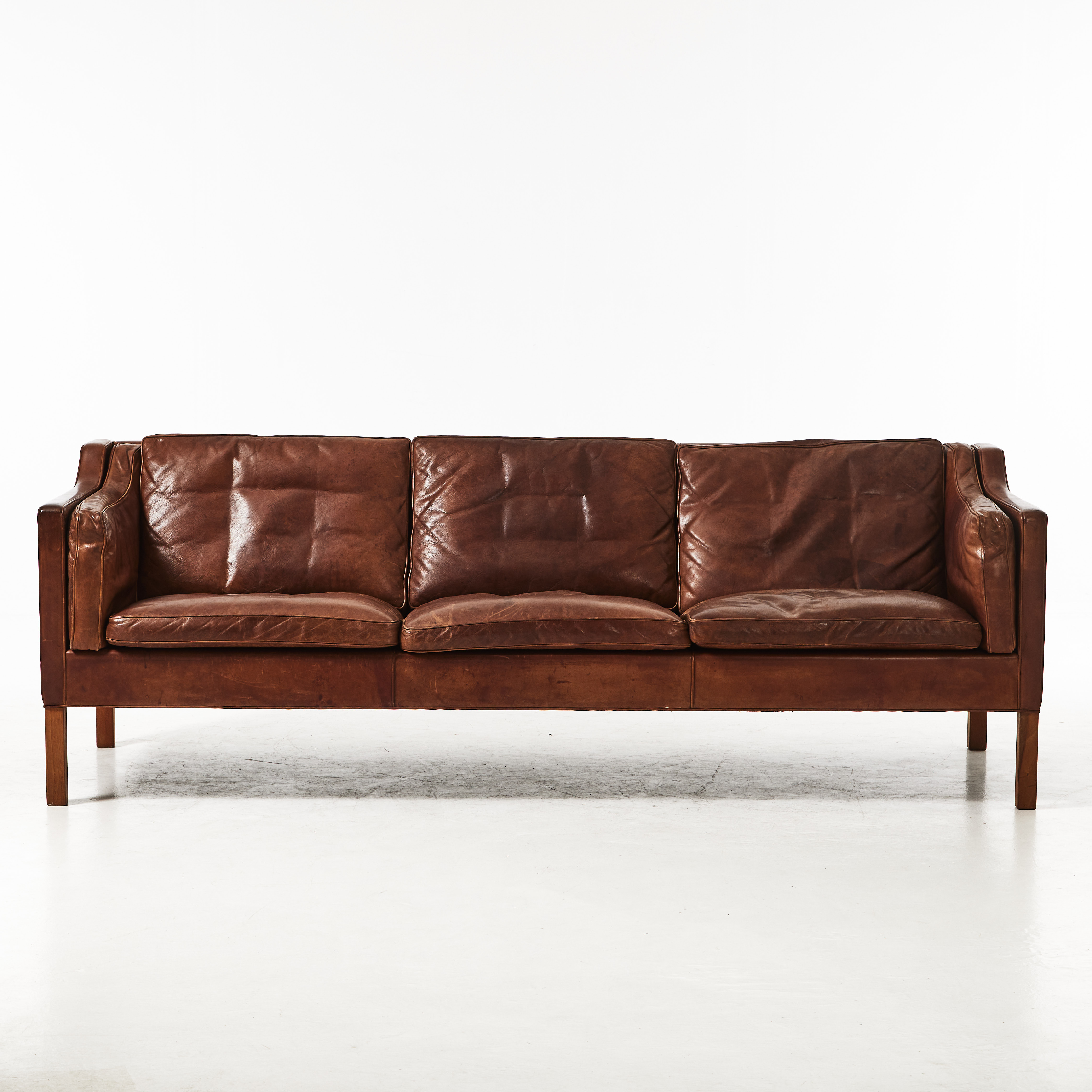 BØRGE MOGENSEN. Soffa, Fredericia Stolefabrik, modell 2213, Danmark, formgiven 1963, ben i ek, klädsel i brunt läder.