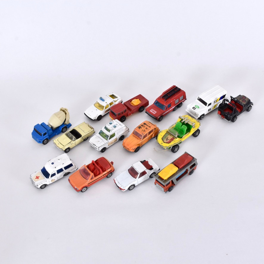 MODELLBILAR, 14 st, metall, Corgi och Match Box.