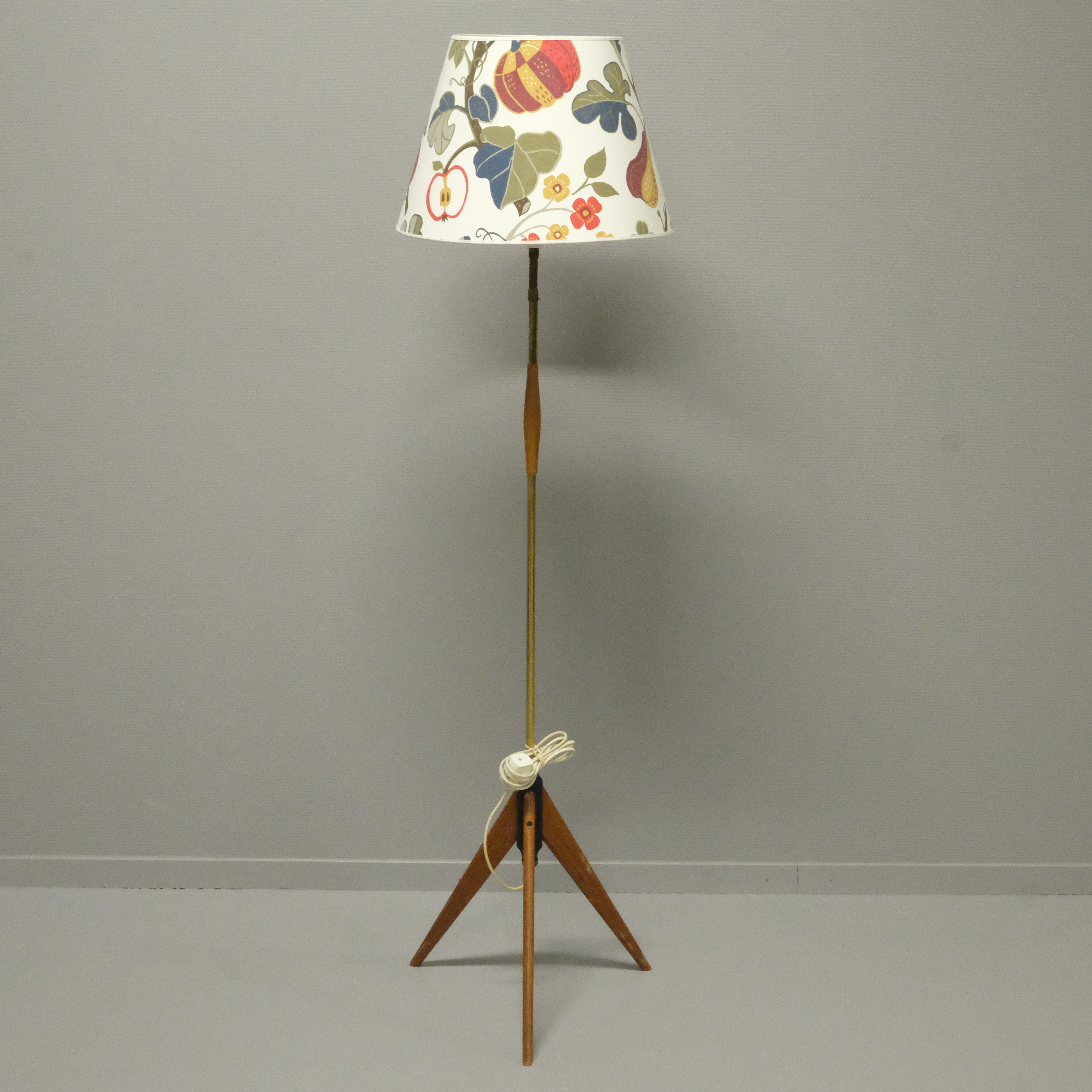 GOLVLAMPA, "RAKET", TEAK OCH MÄSSING, ÖRSJÖ, 1960-TAL.