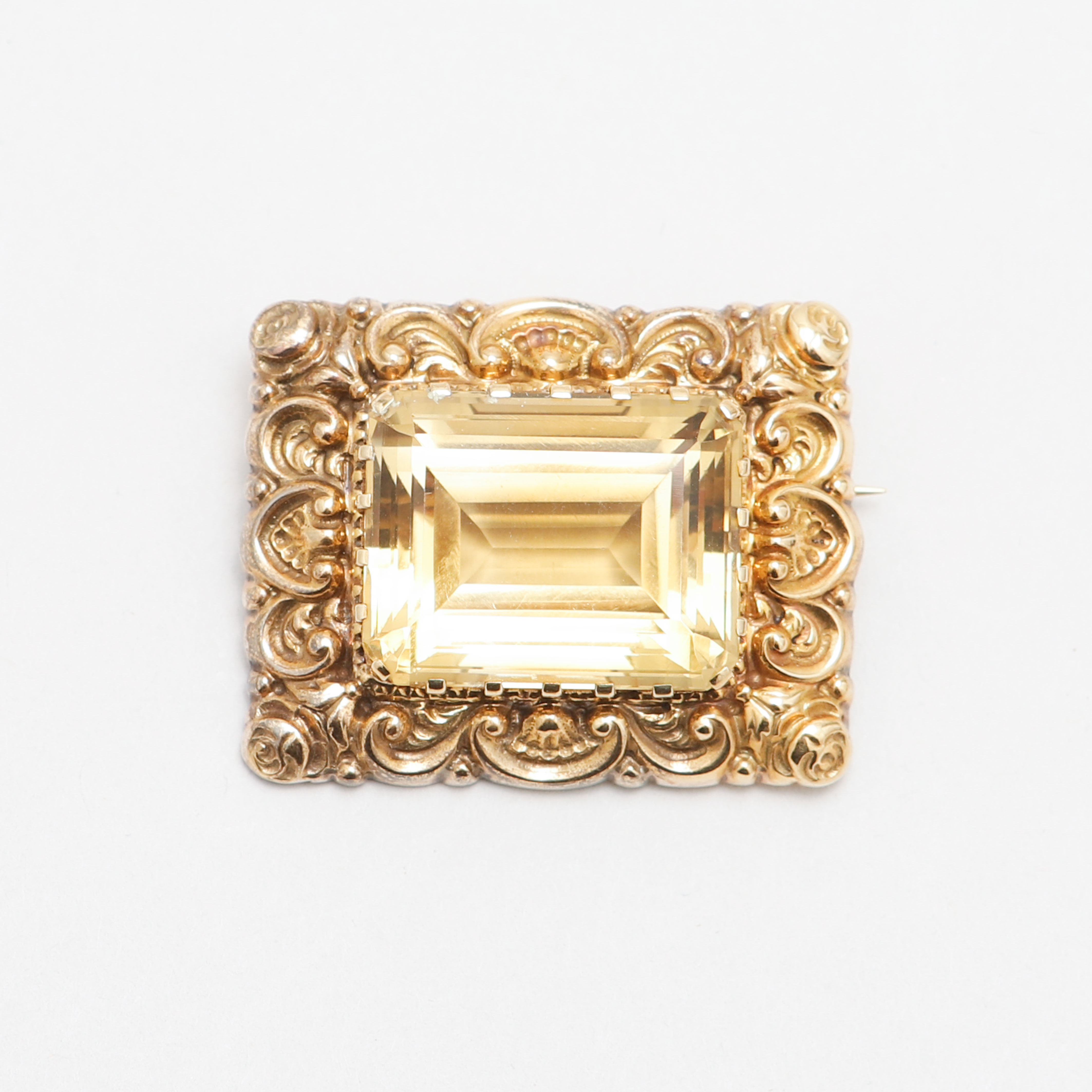 BROSCH, 14k guld, trappslipad citrin, totalvikt ca 20 gram.