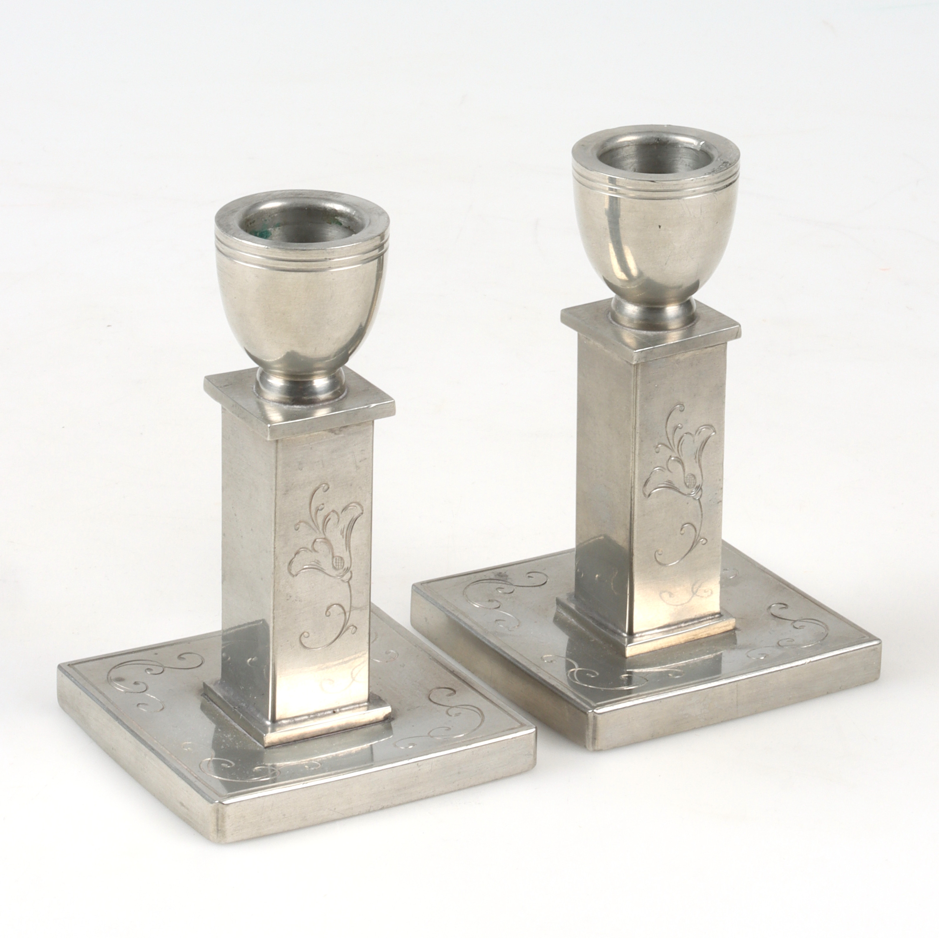 LJUSSTAKAR, ett par, tenn, art deco, 1930.