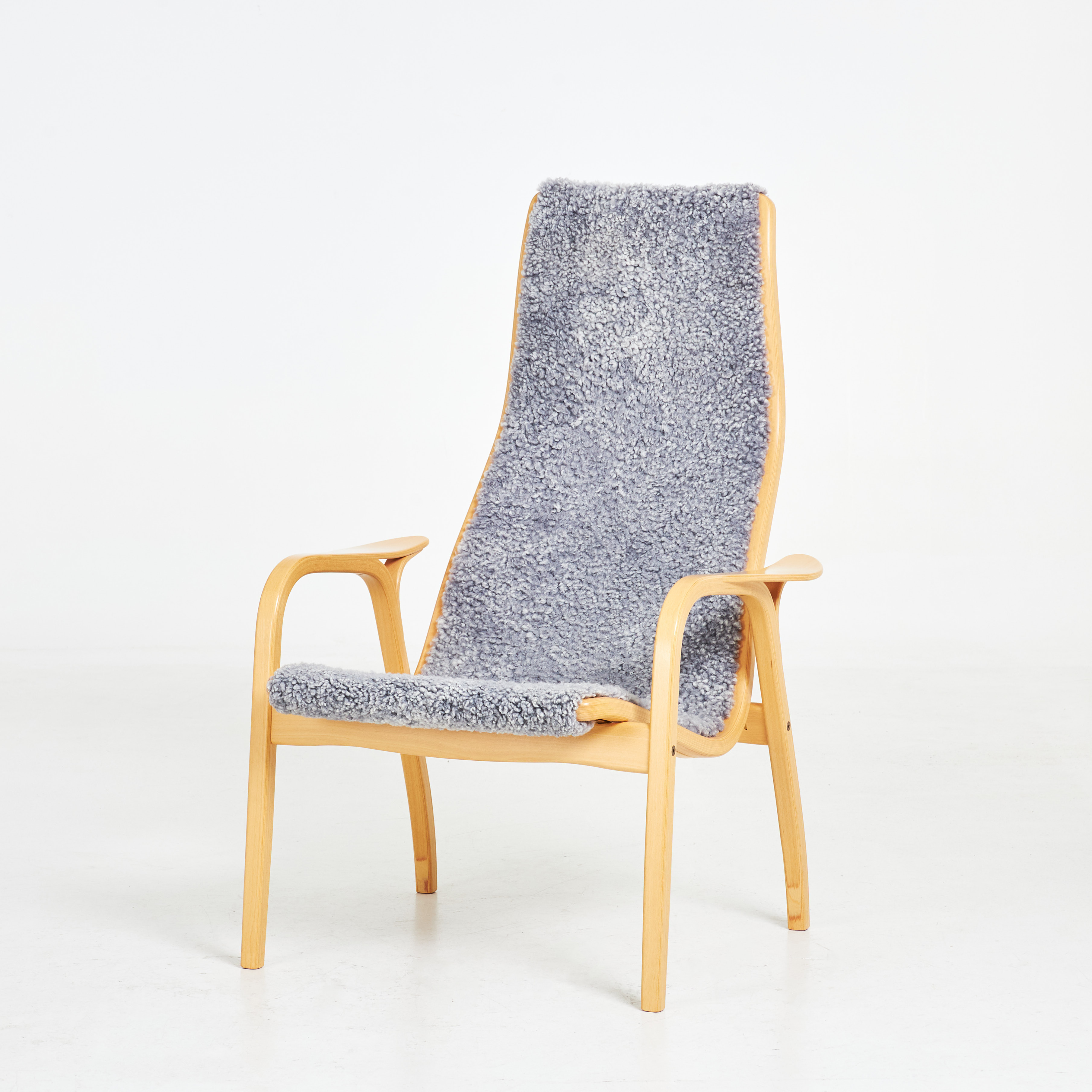 YNGVE EKSTRÖM. Fåtölj, "Lamino", klädsel i fårskinn, stomme i bok, brännmärkt, Swedese.