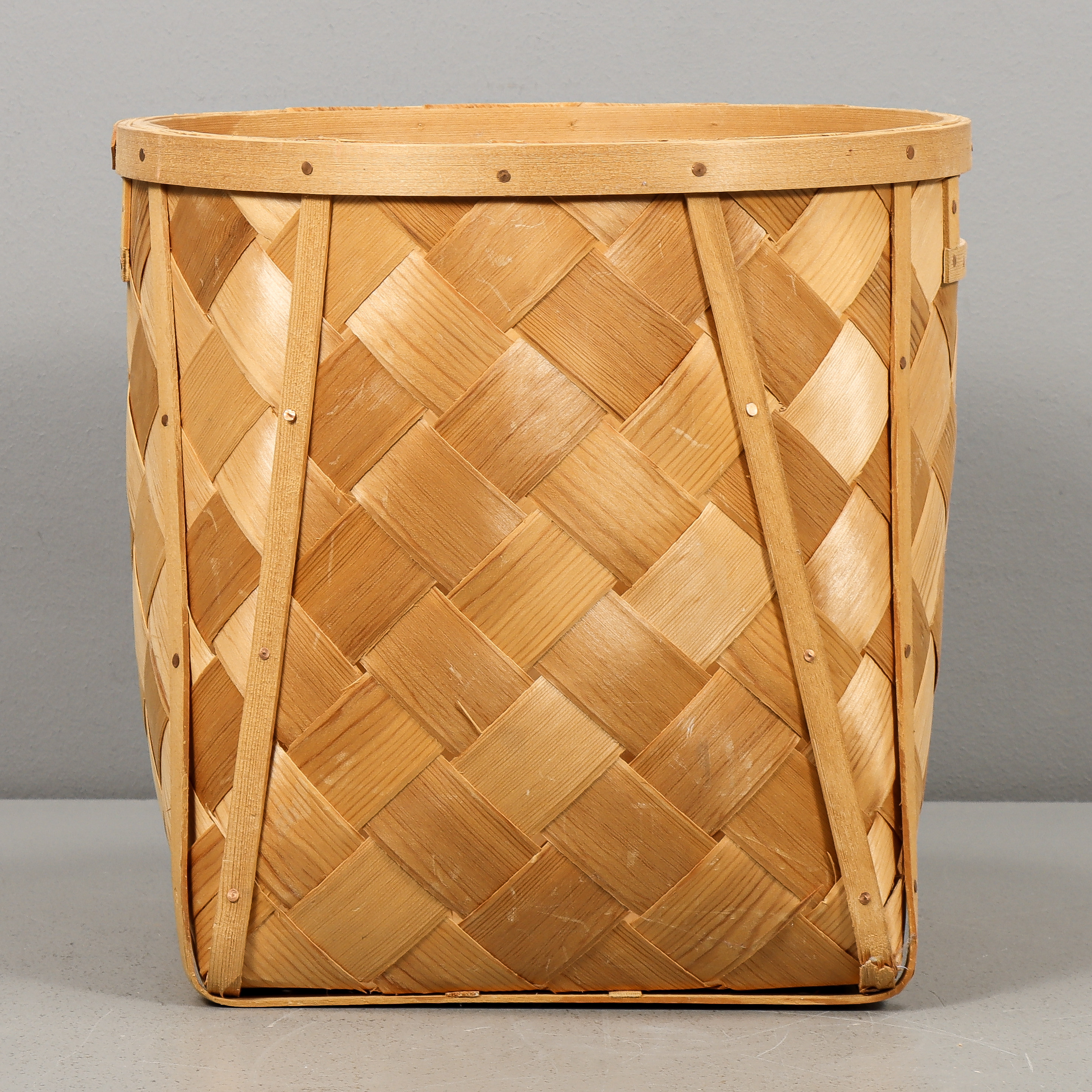 SPÅNKORG Furu, Signerad, Funäsdalen 1990.