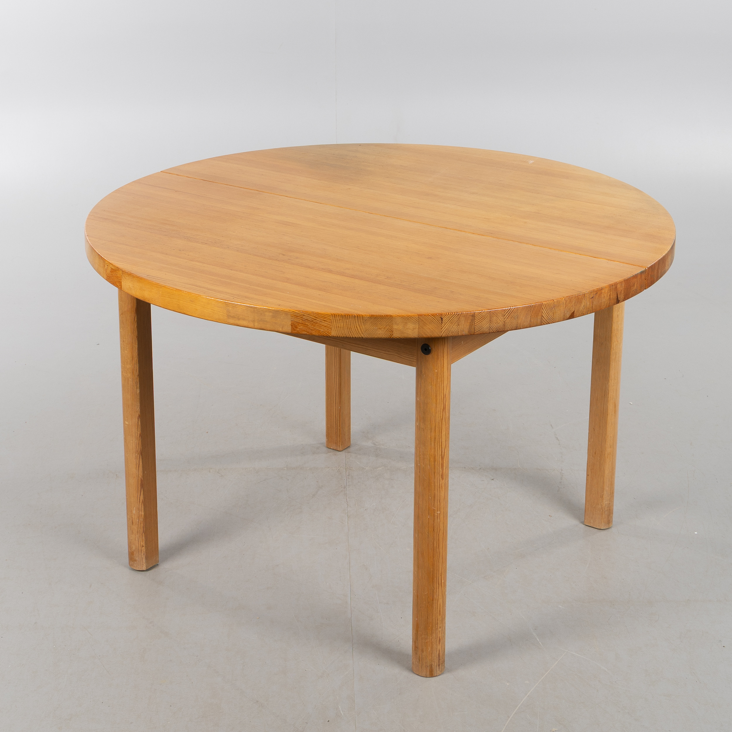 MATBORD, runt, furu, med 1 skiva, 1970-tal.