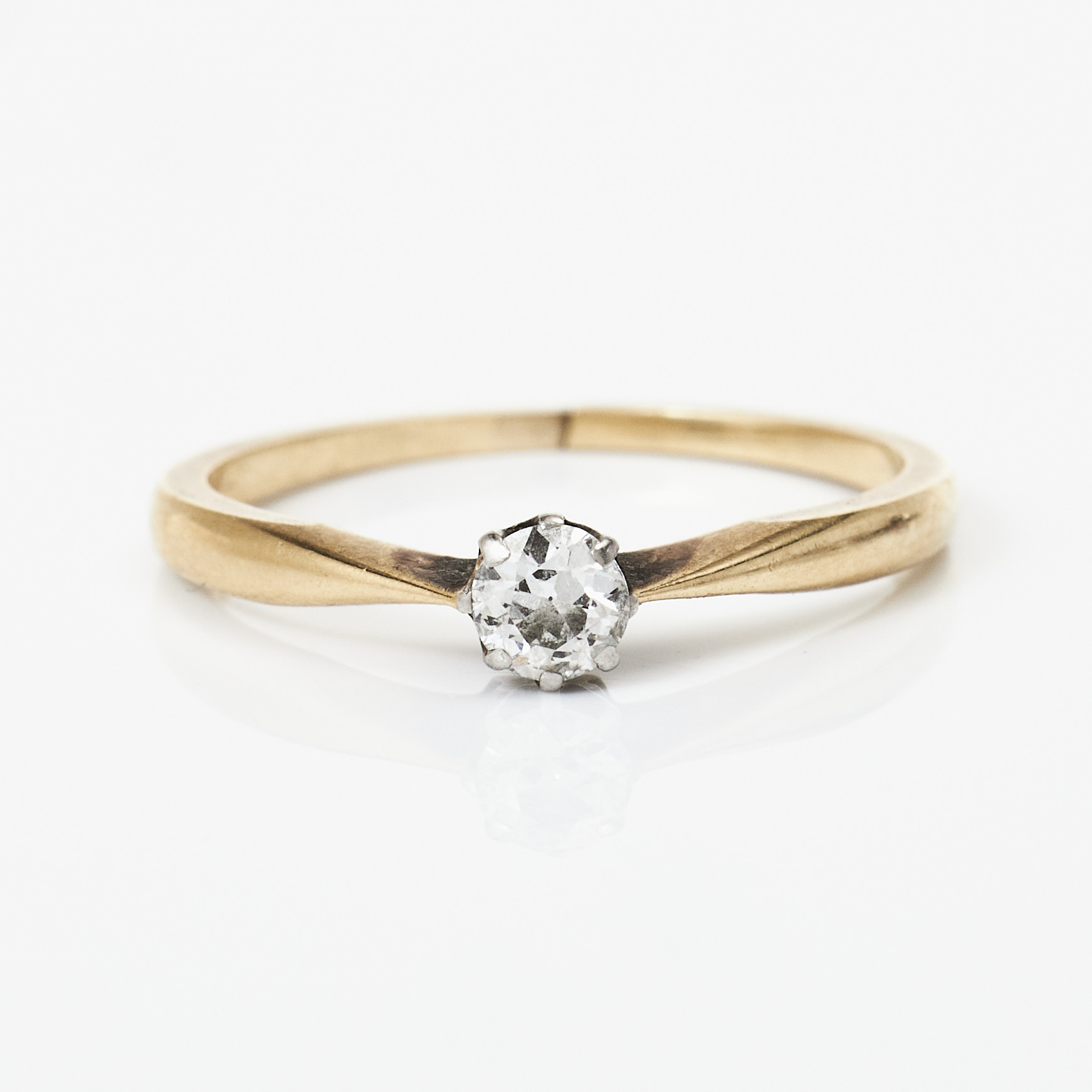 RING, 14 k guld, briljant med ej helt modern slipning ca 0,18 ct., otydlig stämpel.